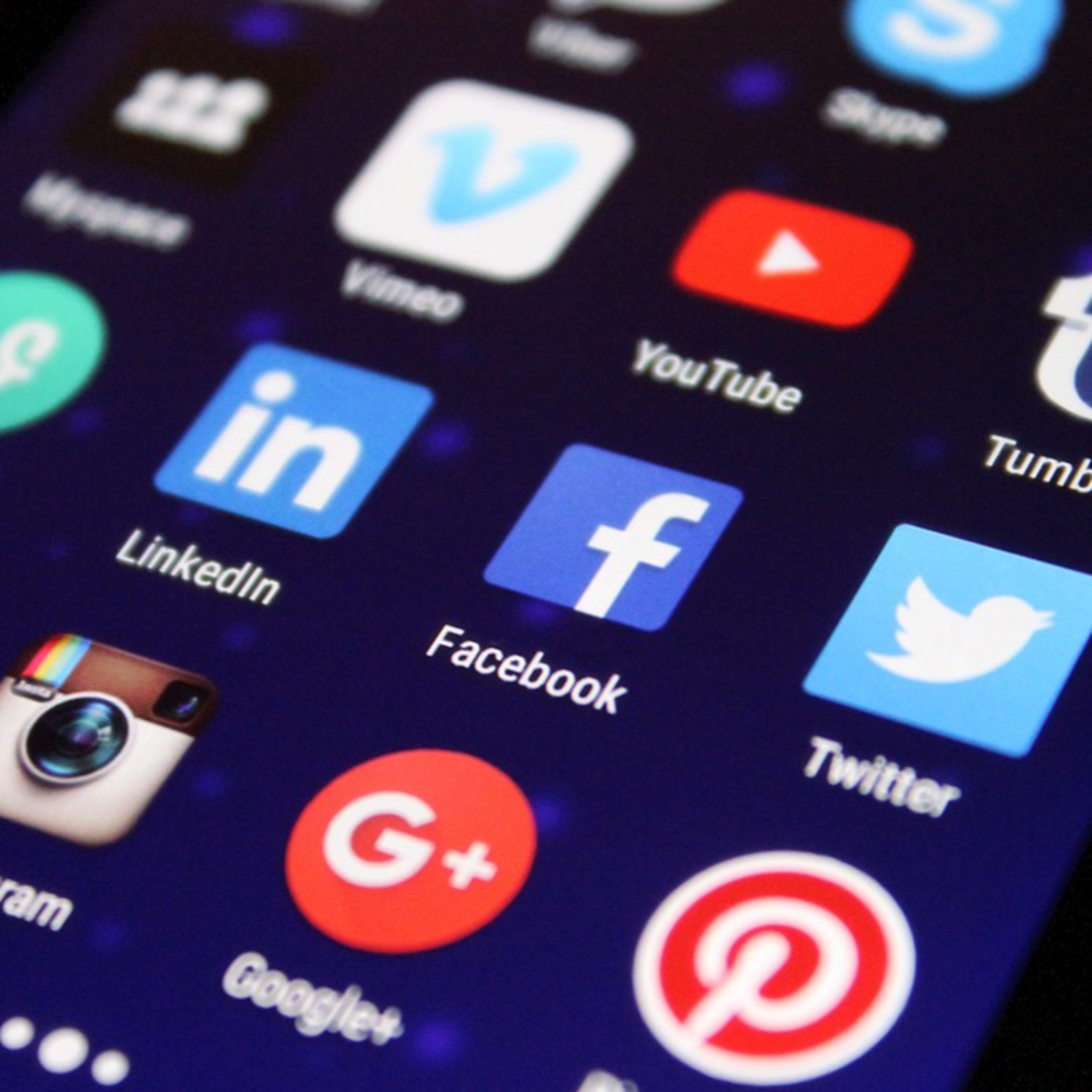Vender pelas redes sociais sem colocar preço é permitido?