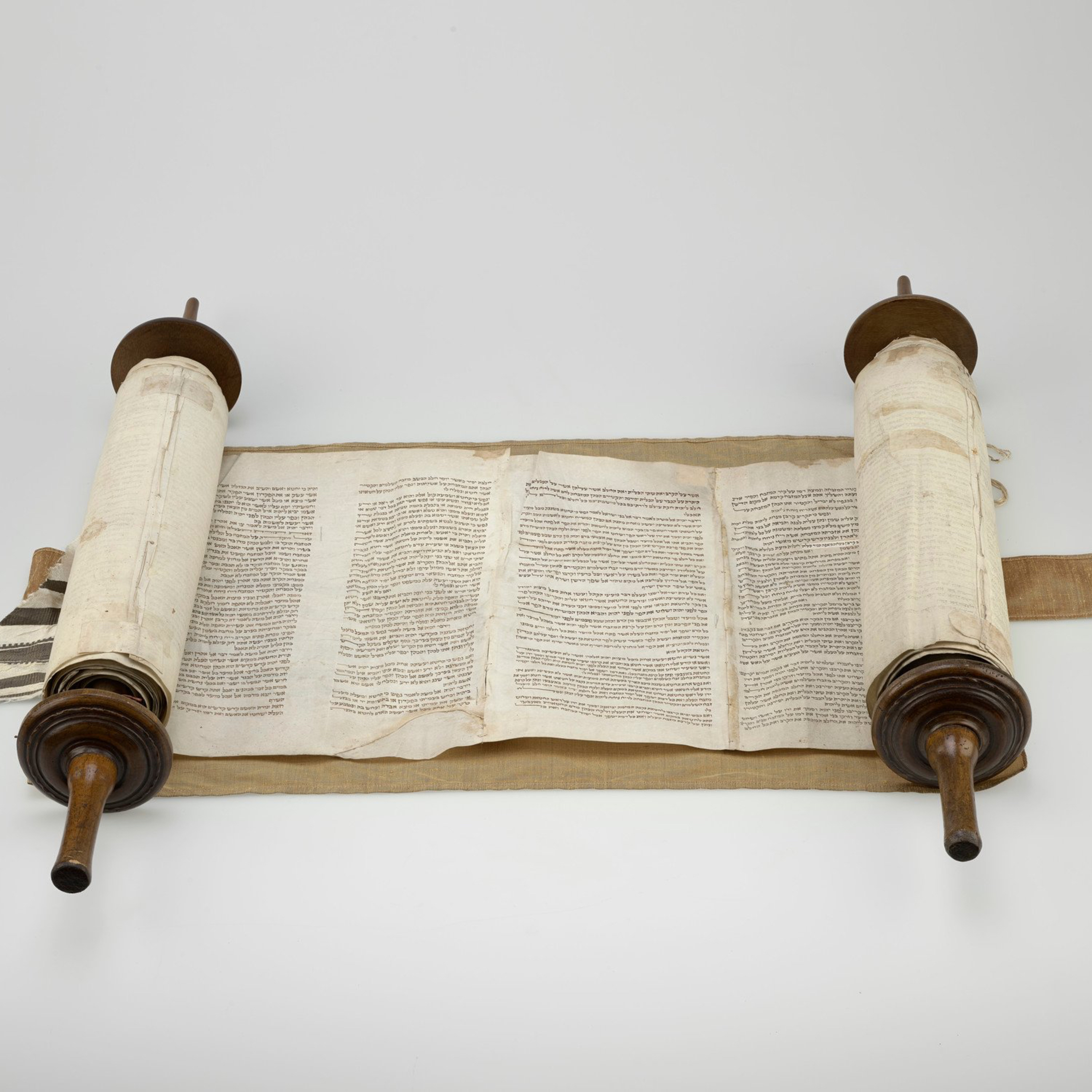 377. Ki Sisa - The Rabbi Removed The Torah During the Reading  episode artwork