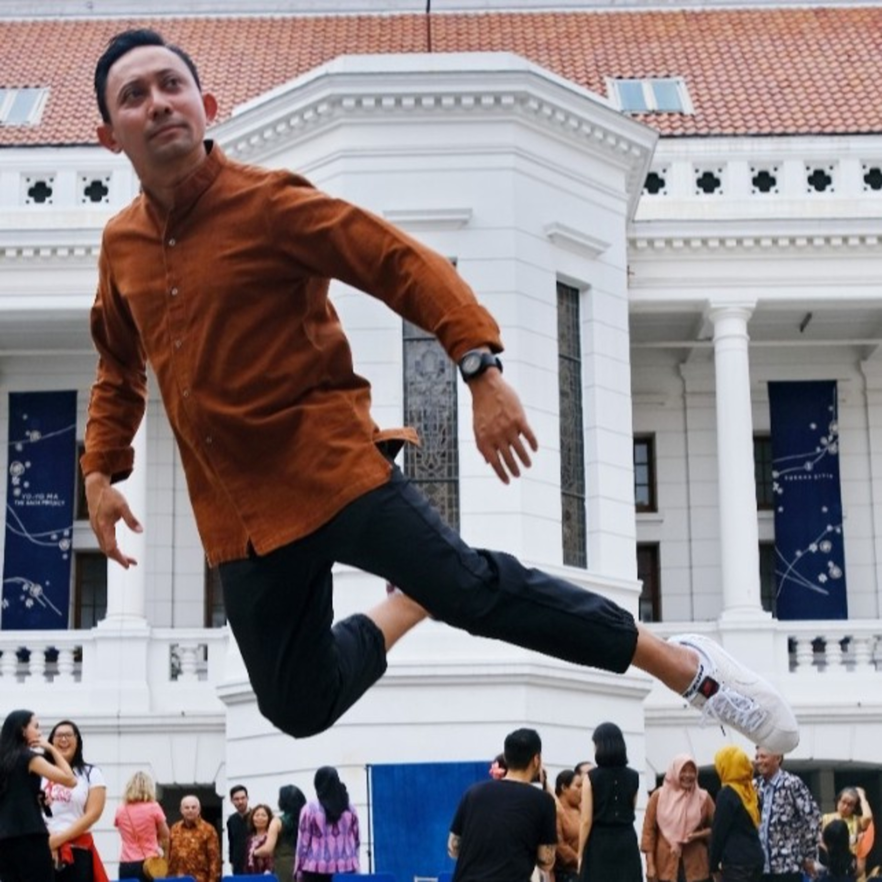 Ngocehin Ekonomi Bersama iJun
