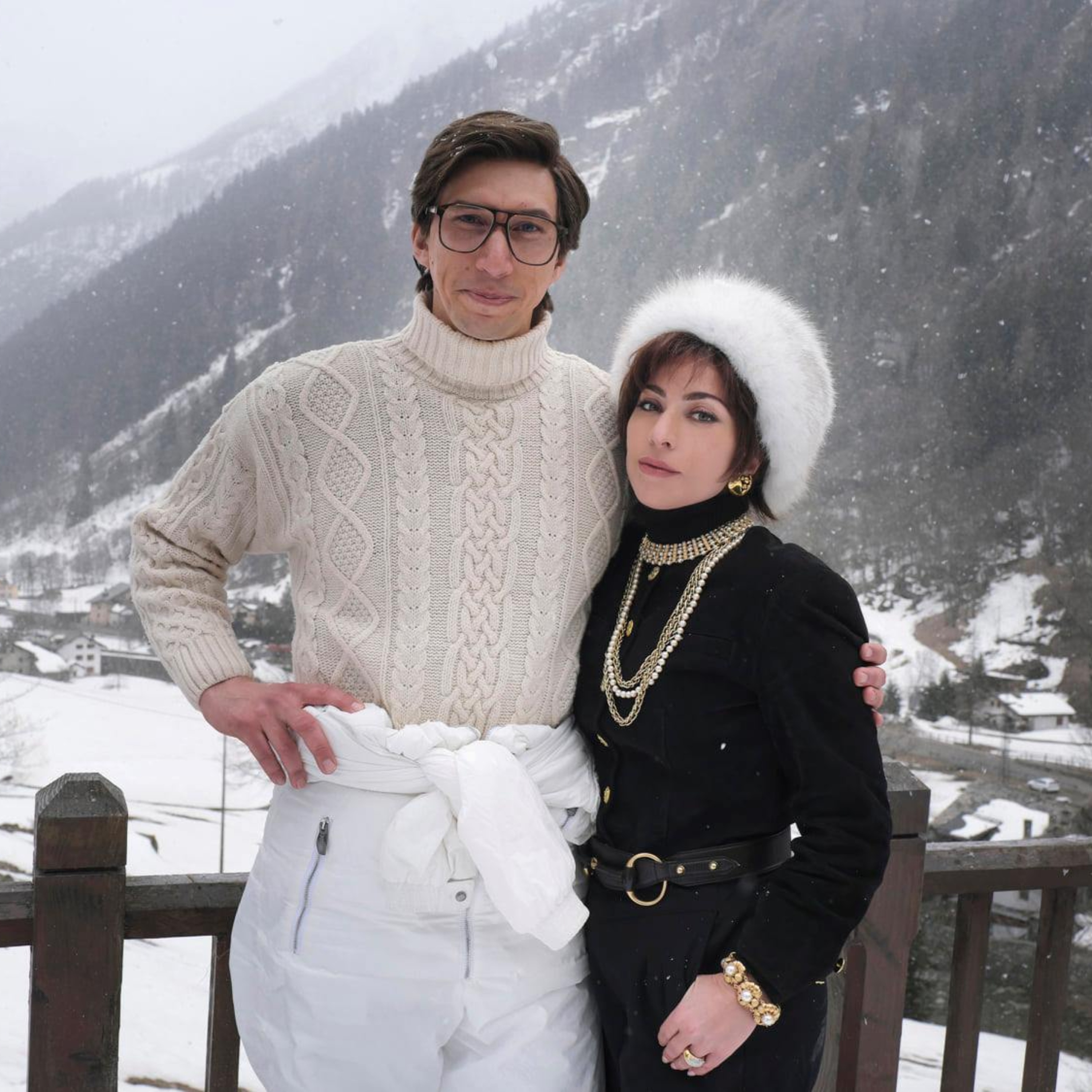 Com Lady Gaga e Adam Driver,