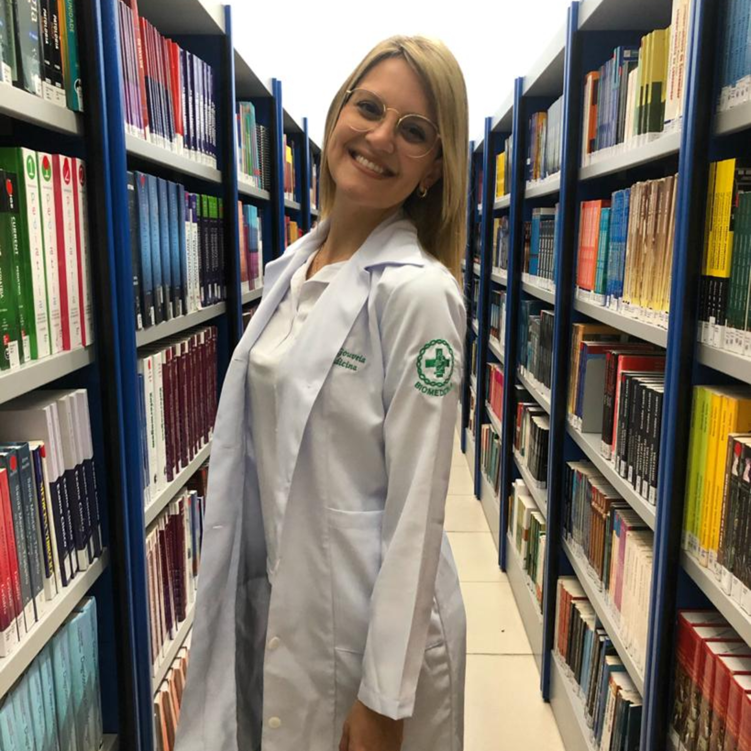 Dra. Renata Gouveia, advogada e graduanda em Biomedicina no programa Felicidade. episode artwork