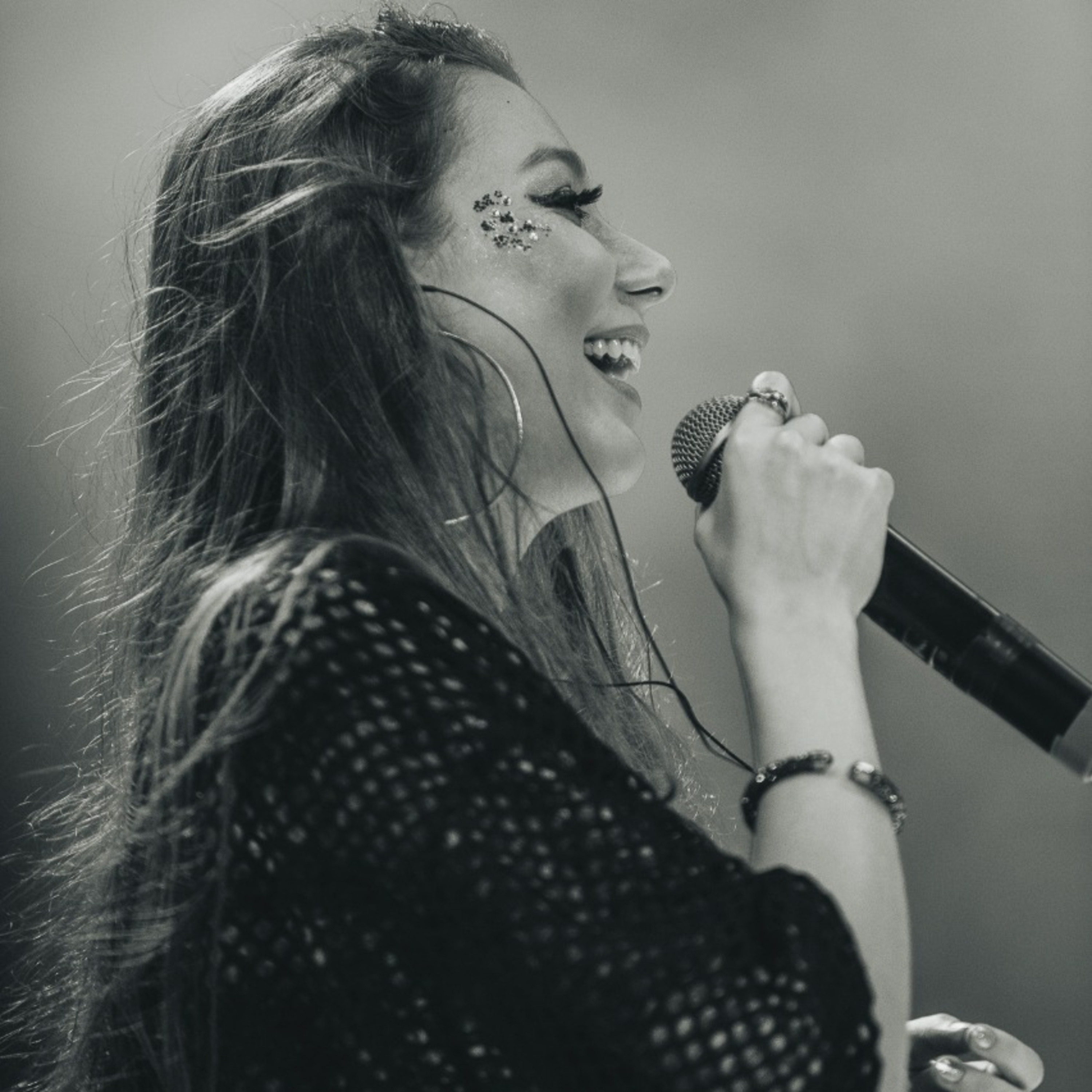 Cantora e compositora Bella Schneider no Programa Felicidade. episode artwork