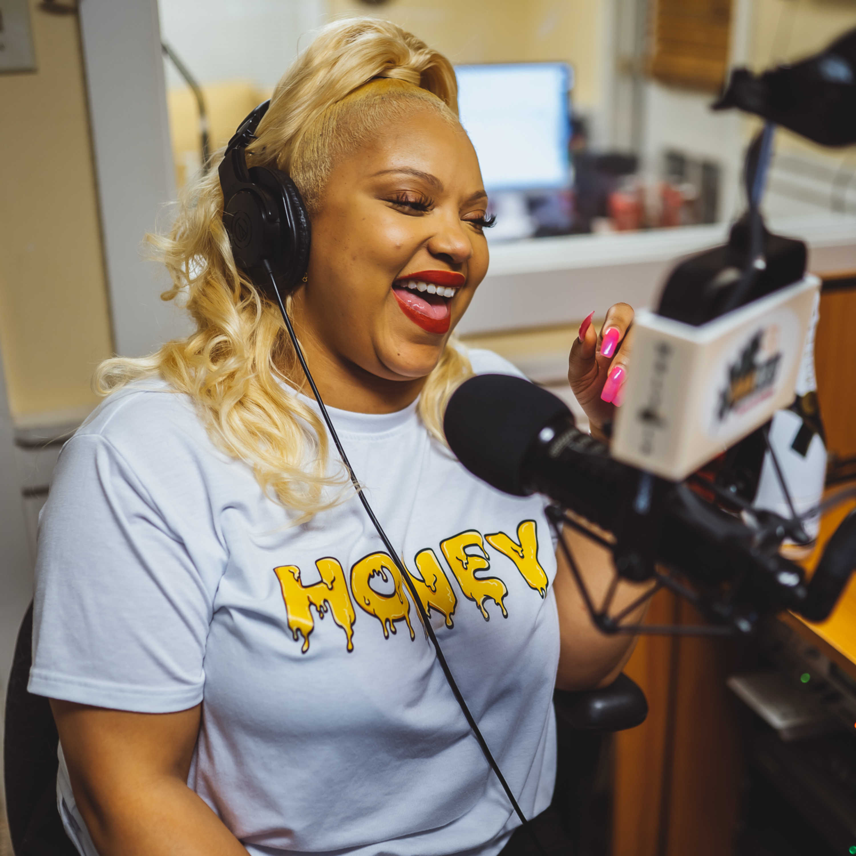 Blonde Berry With The Tea!