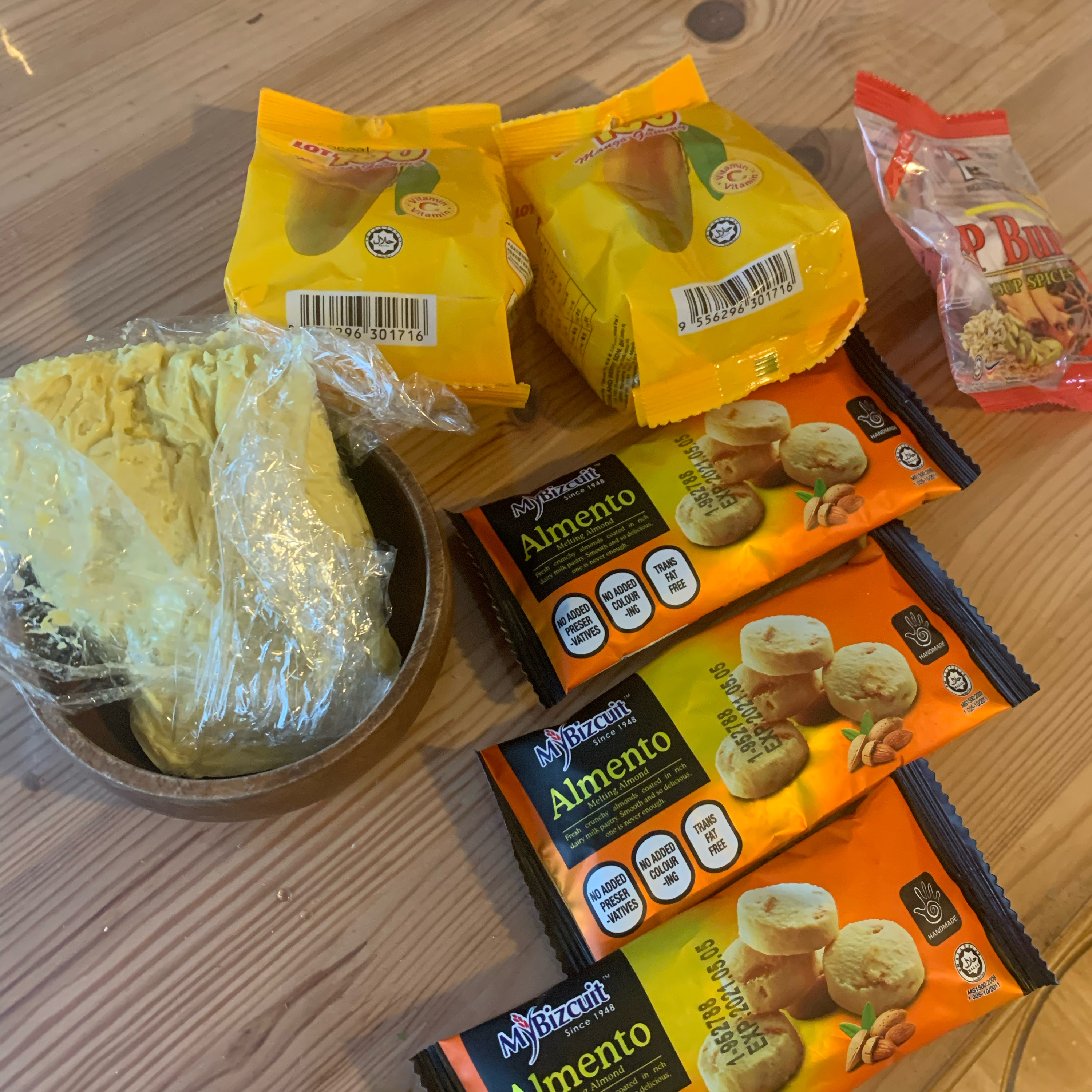 #26 祝1200Play!! マレーシアのお菓子とトンポヤ(ドリアンの調味料)