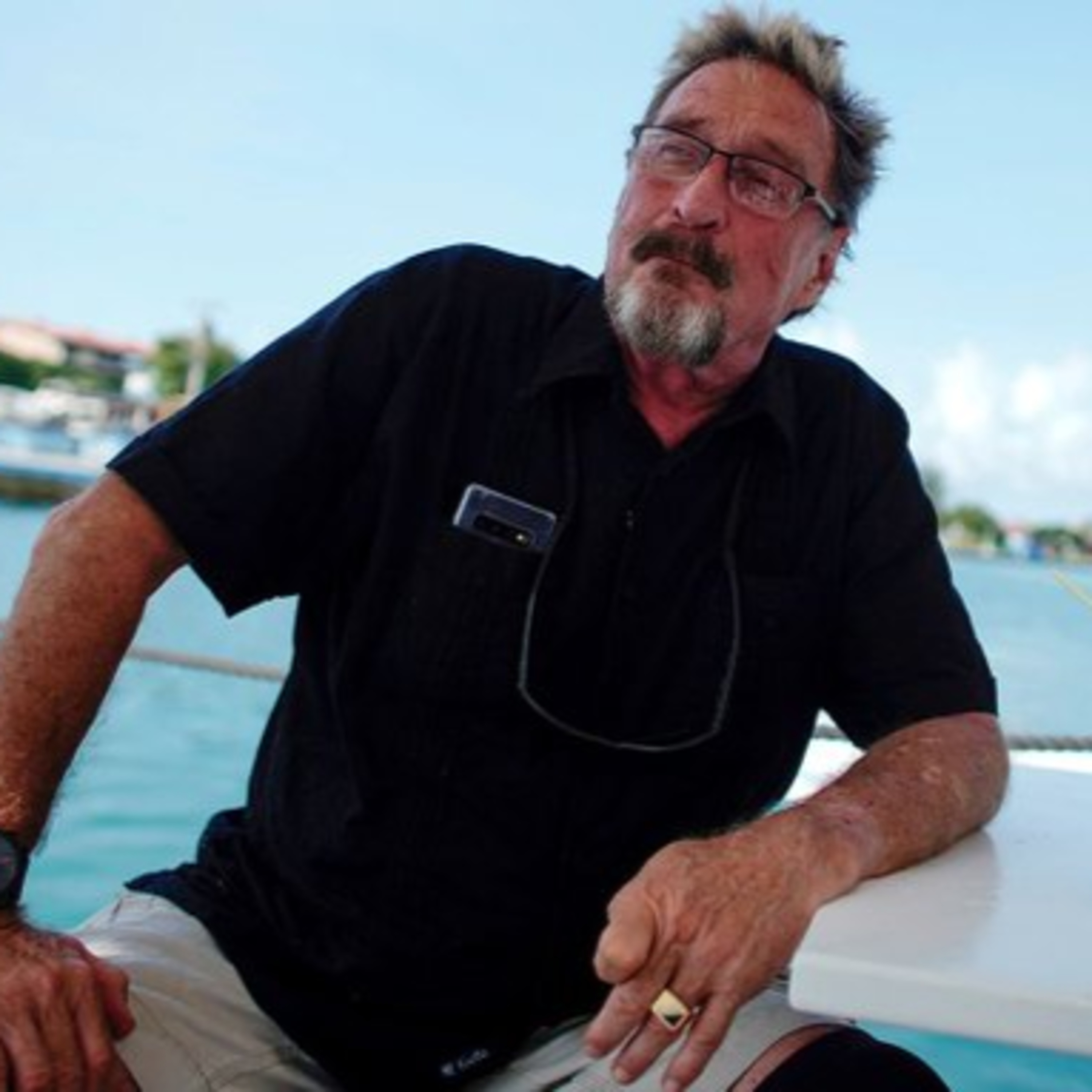 Ale Lingenti sobre el documental: "Vivir sin freno: el turbulento mundo de John McAfee" episode artwork