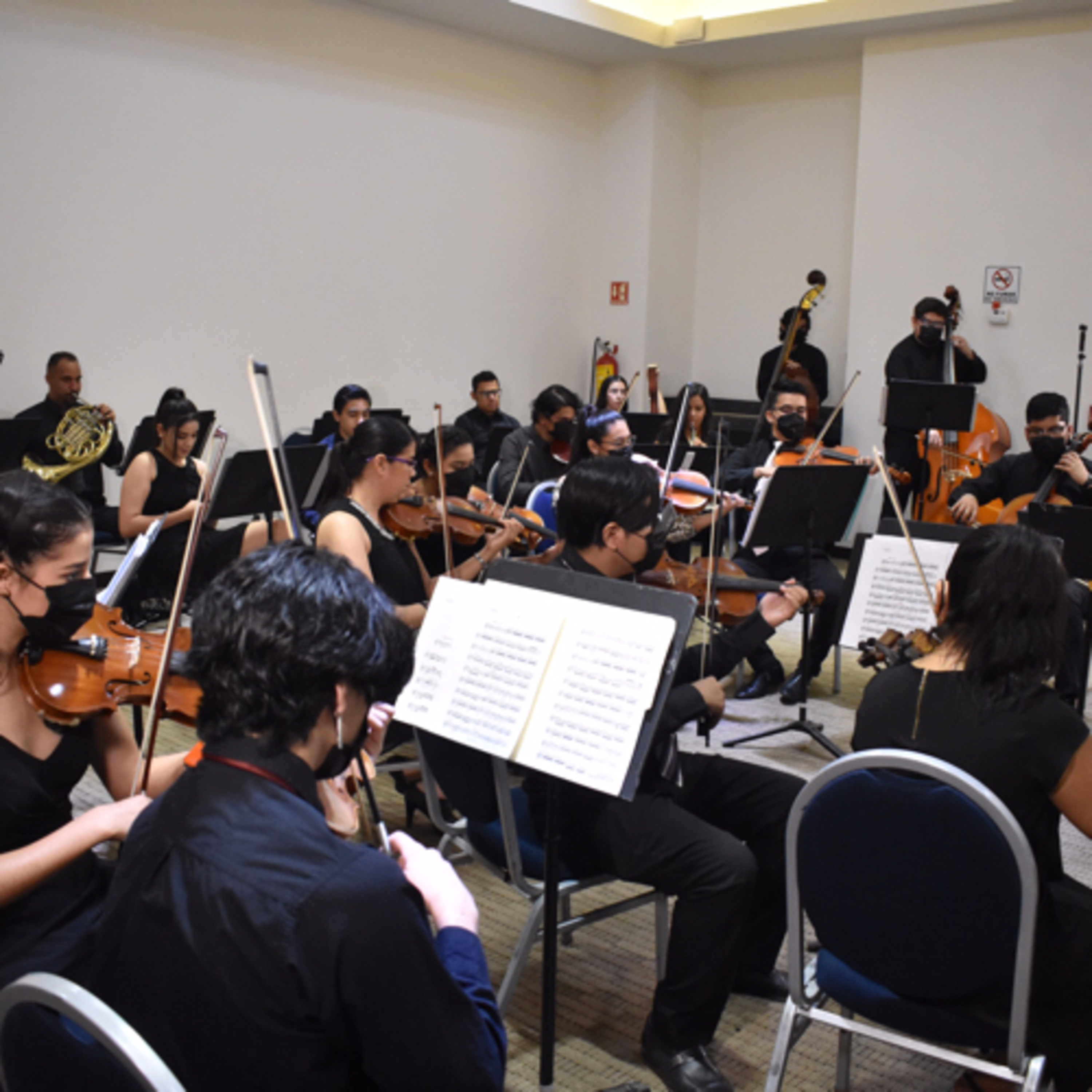 La orquesta toca puerto
