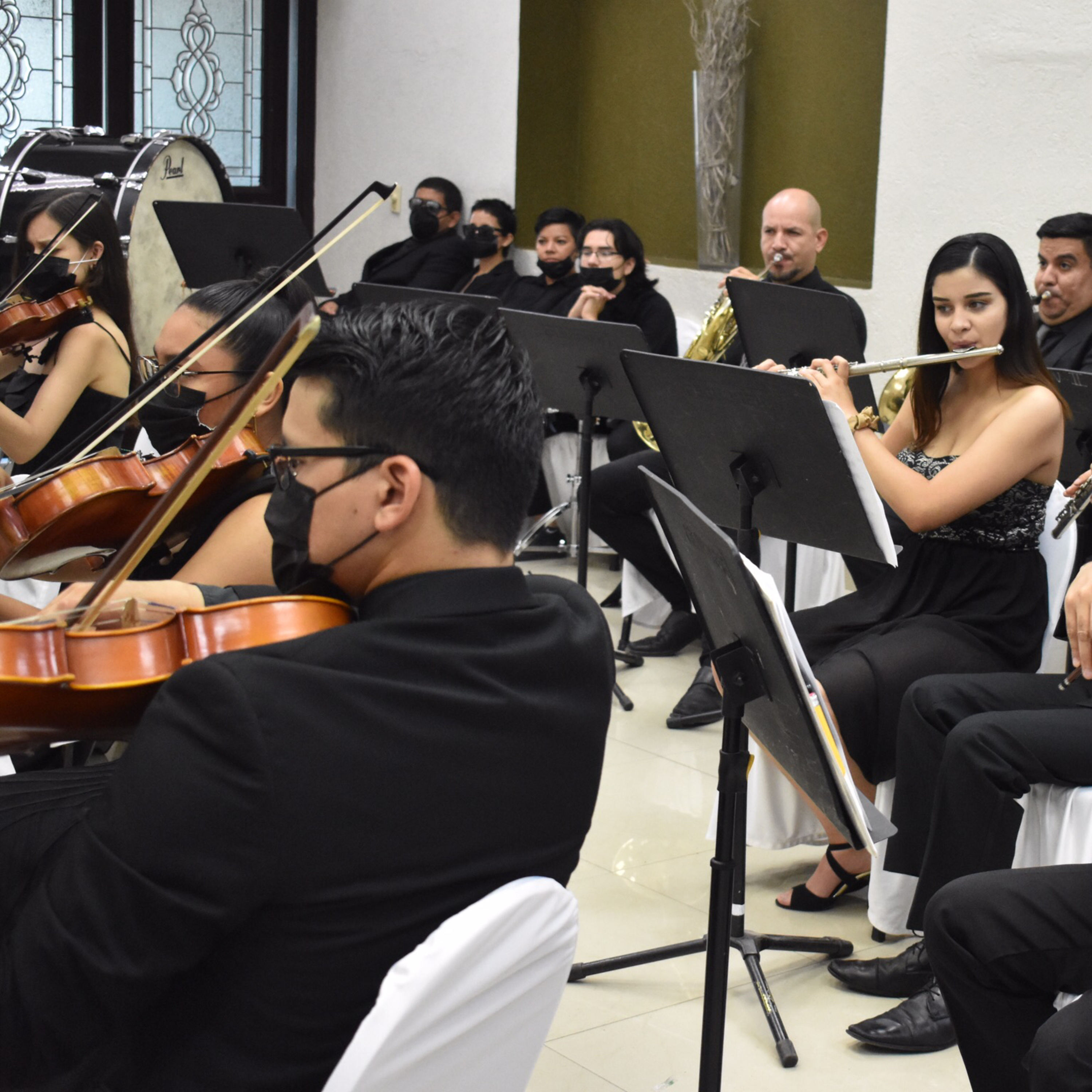 La orquesta toca puerto