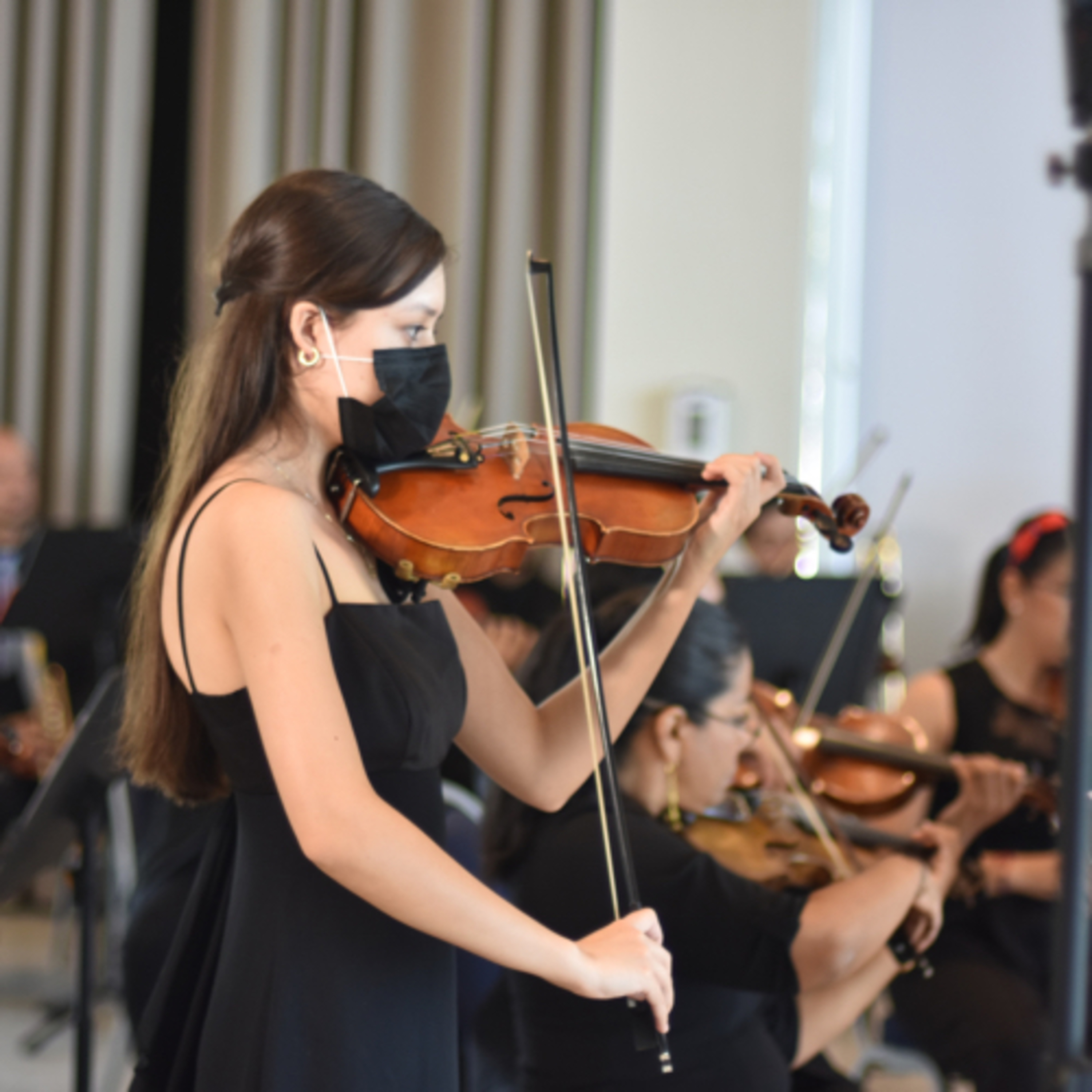 La orquesta toca puerto
