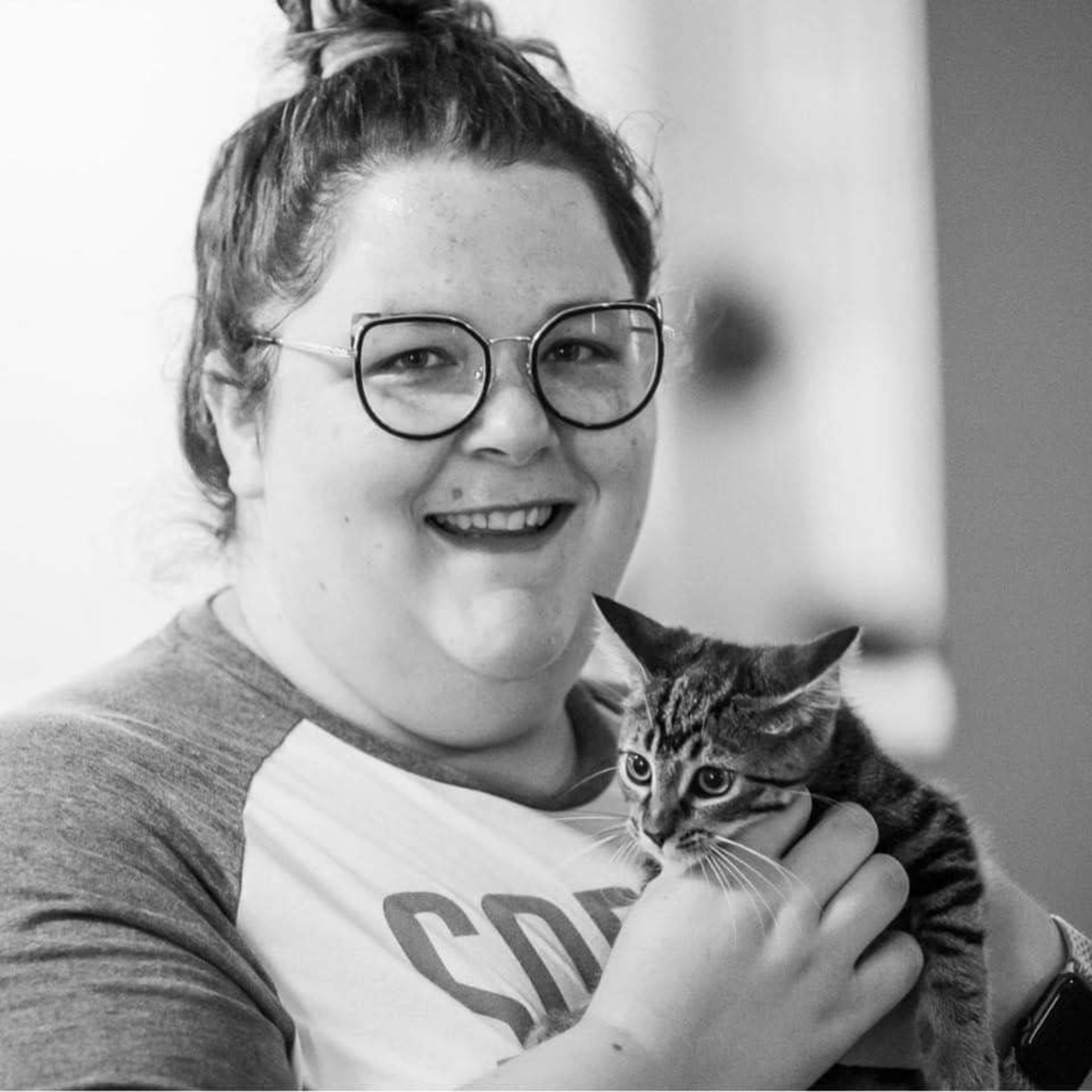 Chat & Chuckle with Jeanette Davis of Feline Rescue Association and Silver Whiskers Animal Rescue episode artwork