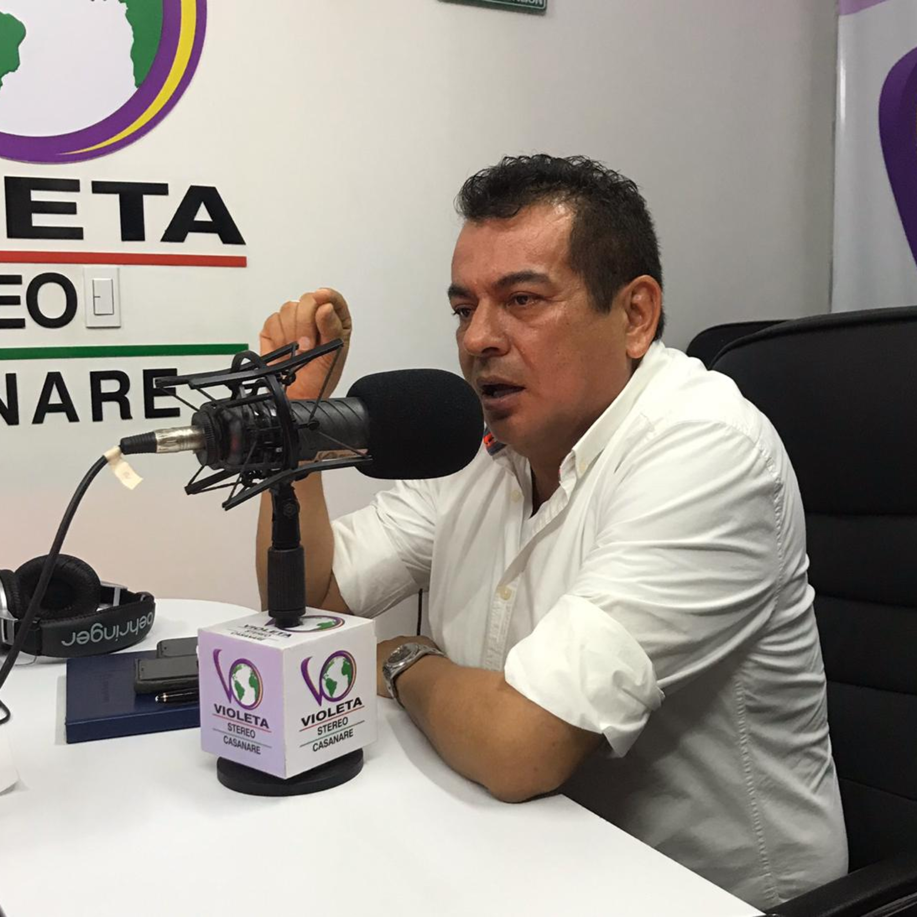 Violeta Stereo FM