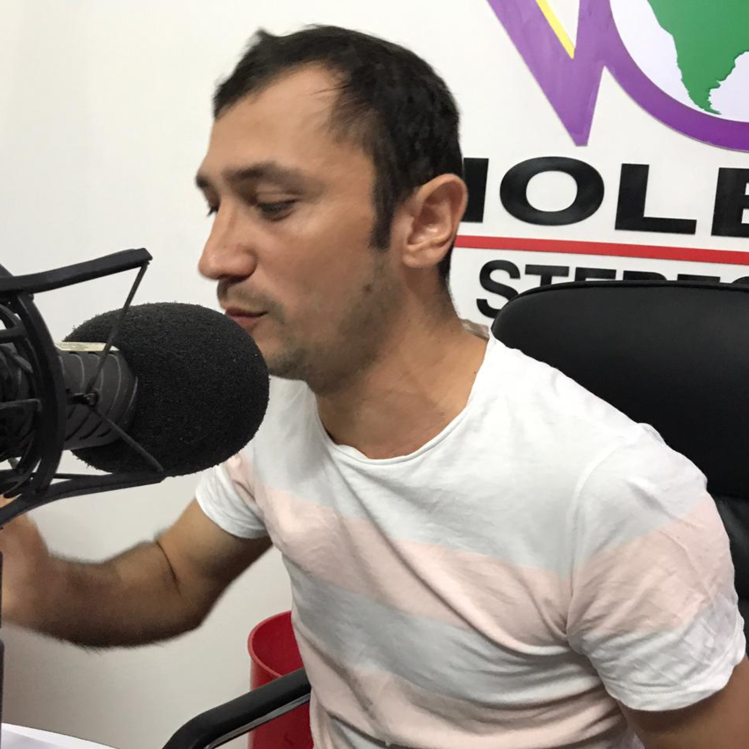 Violeta Stereo FM