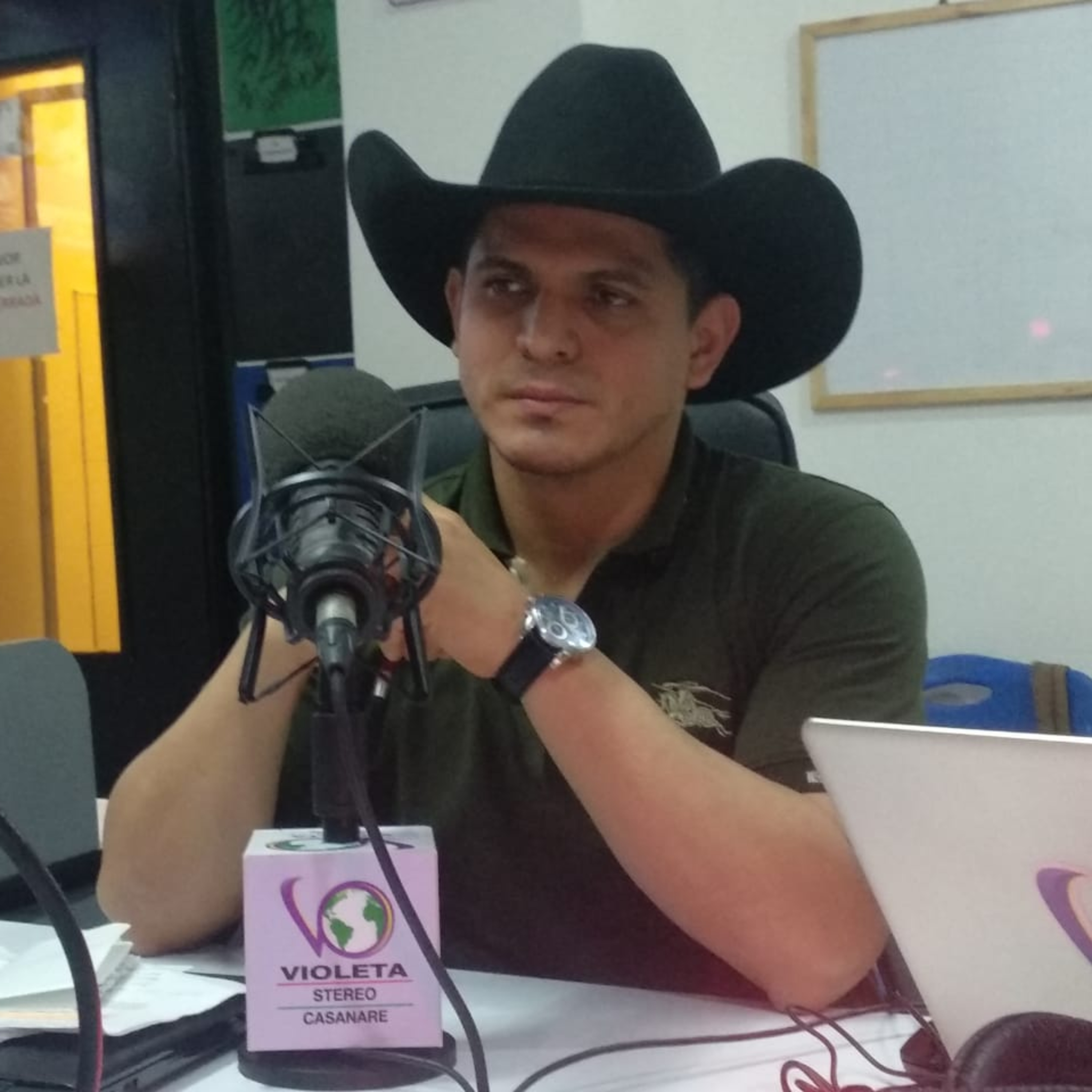 Violeta Stereo FM