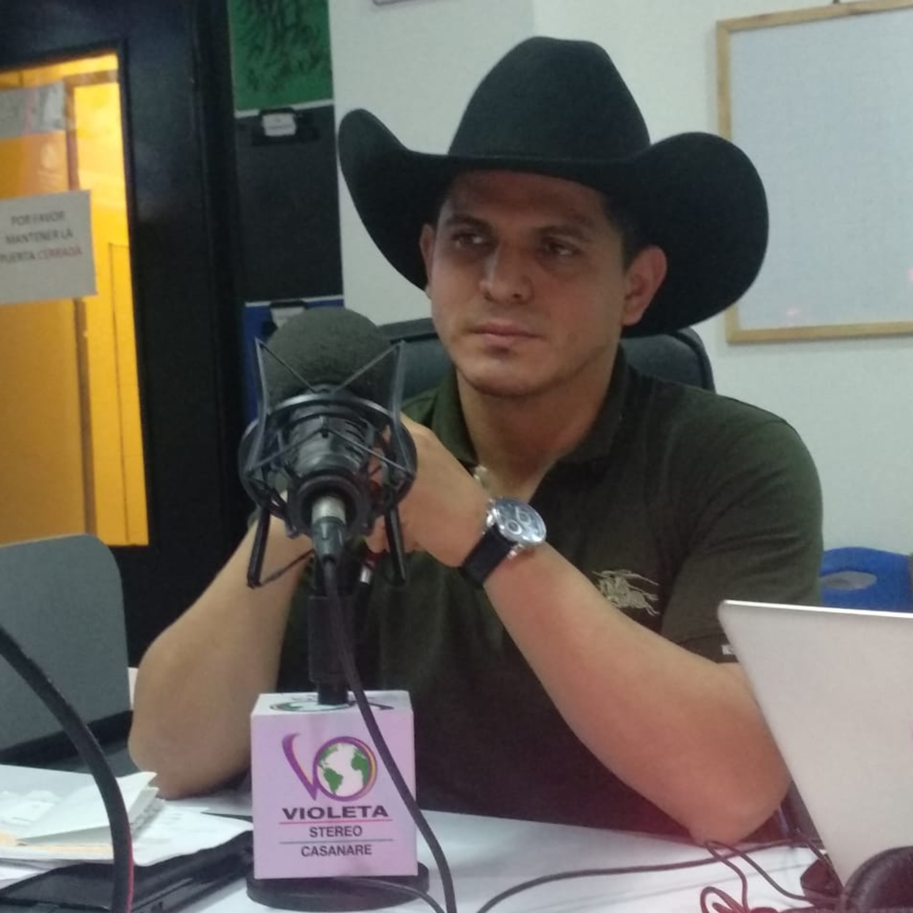 Violeta Stereo FM