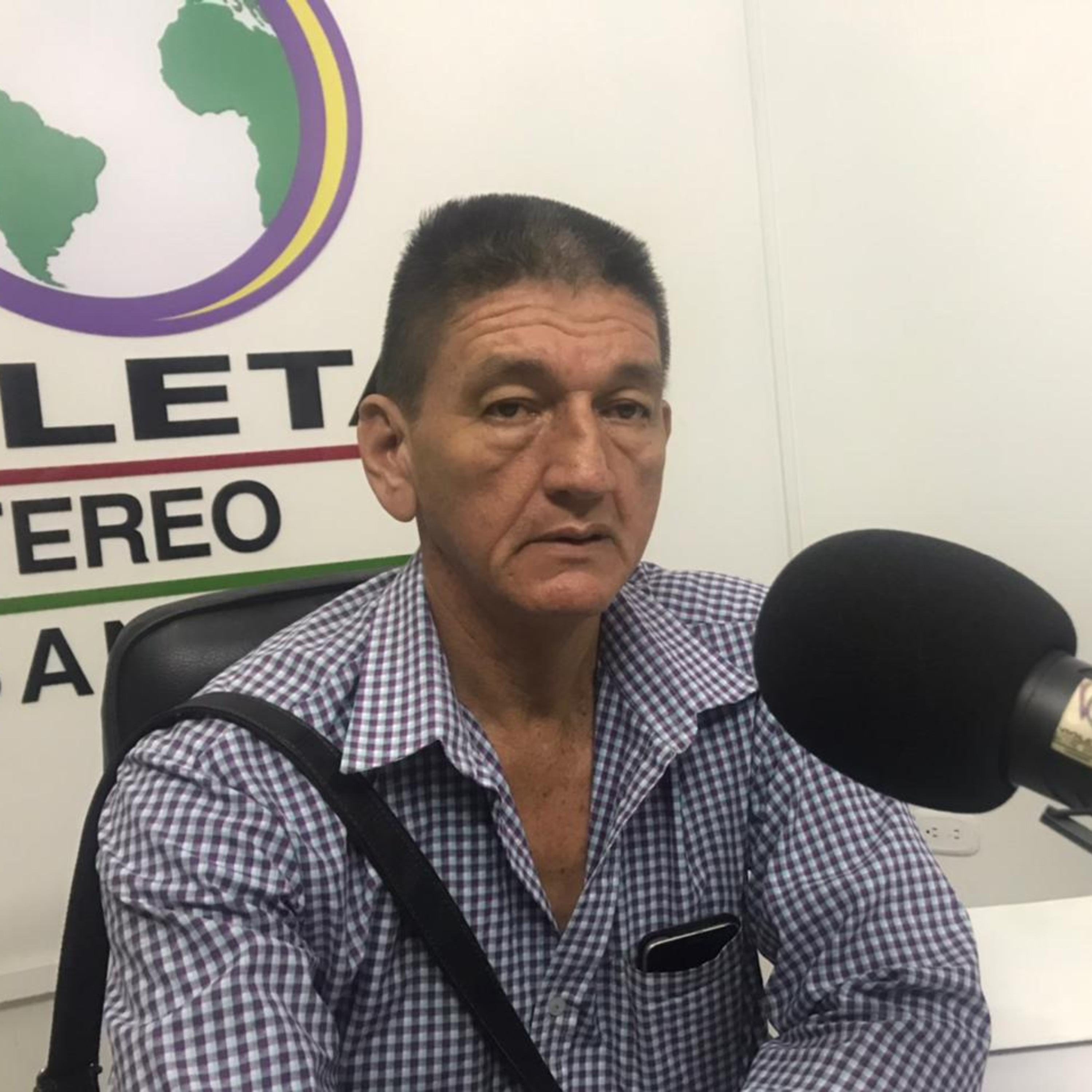 Violeta Stereo FM