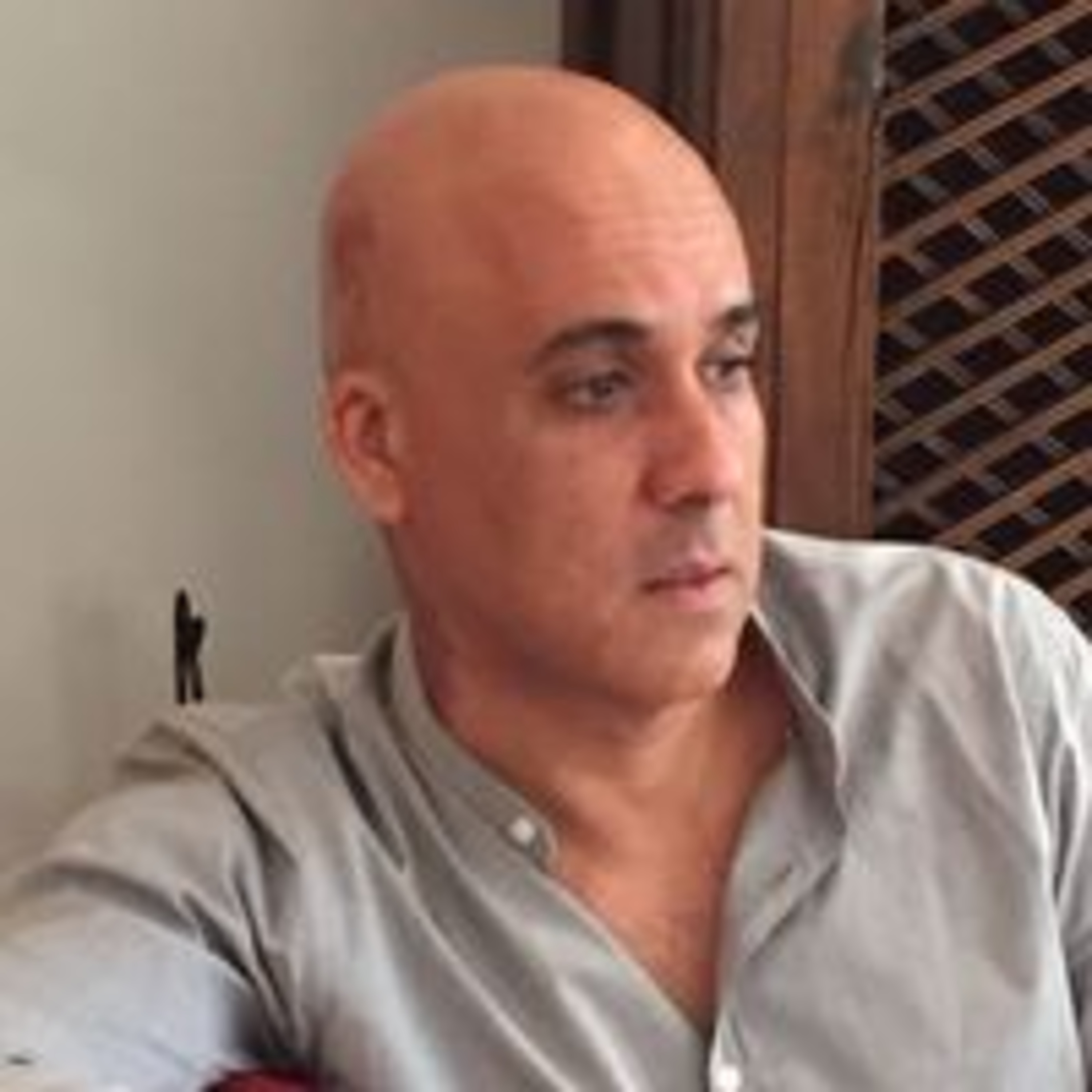 Entrevista a Humberto Valdivieso, profesor, curador e investigador de cultura digital, arte contemporáneo y posthumanismo episode artwork