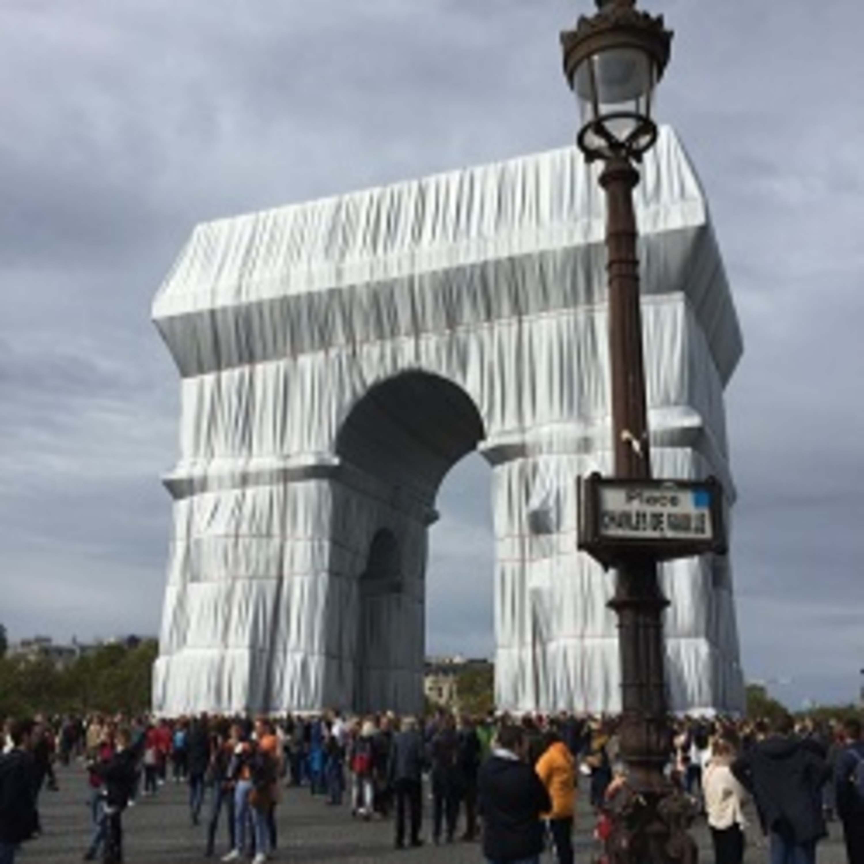 El Arco de Triunfo de París empaquetado  episode artwork