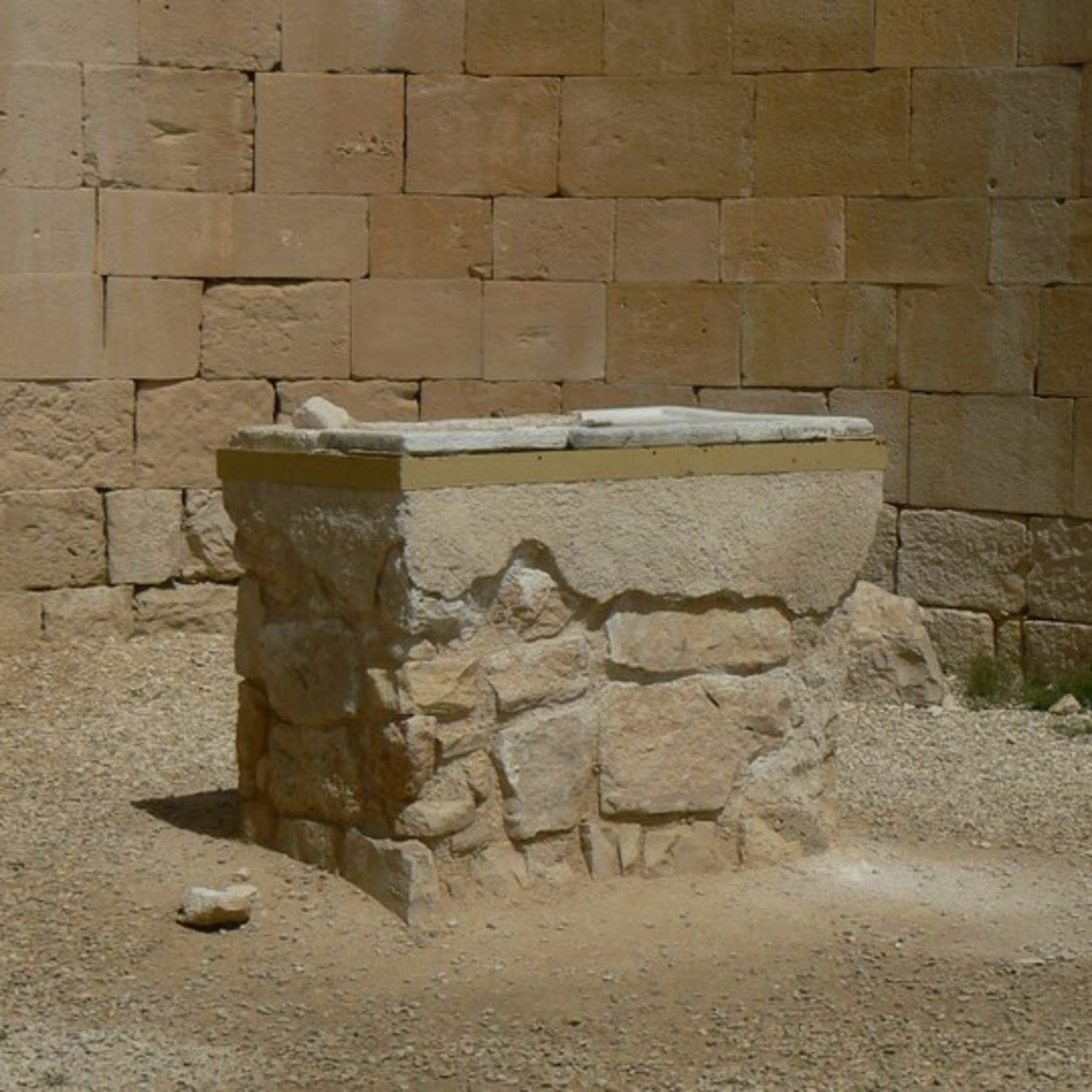 015. Rétablir l'autel