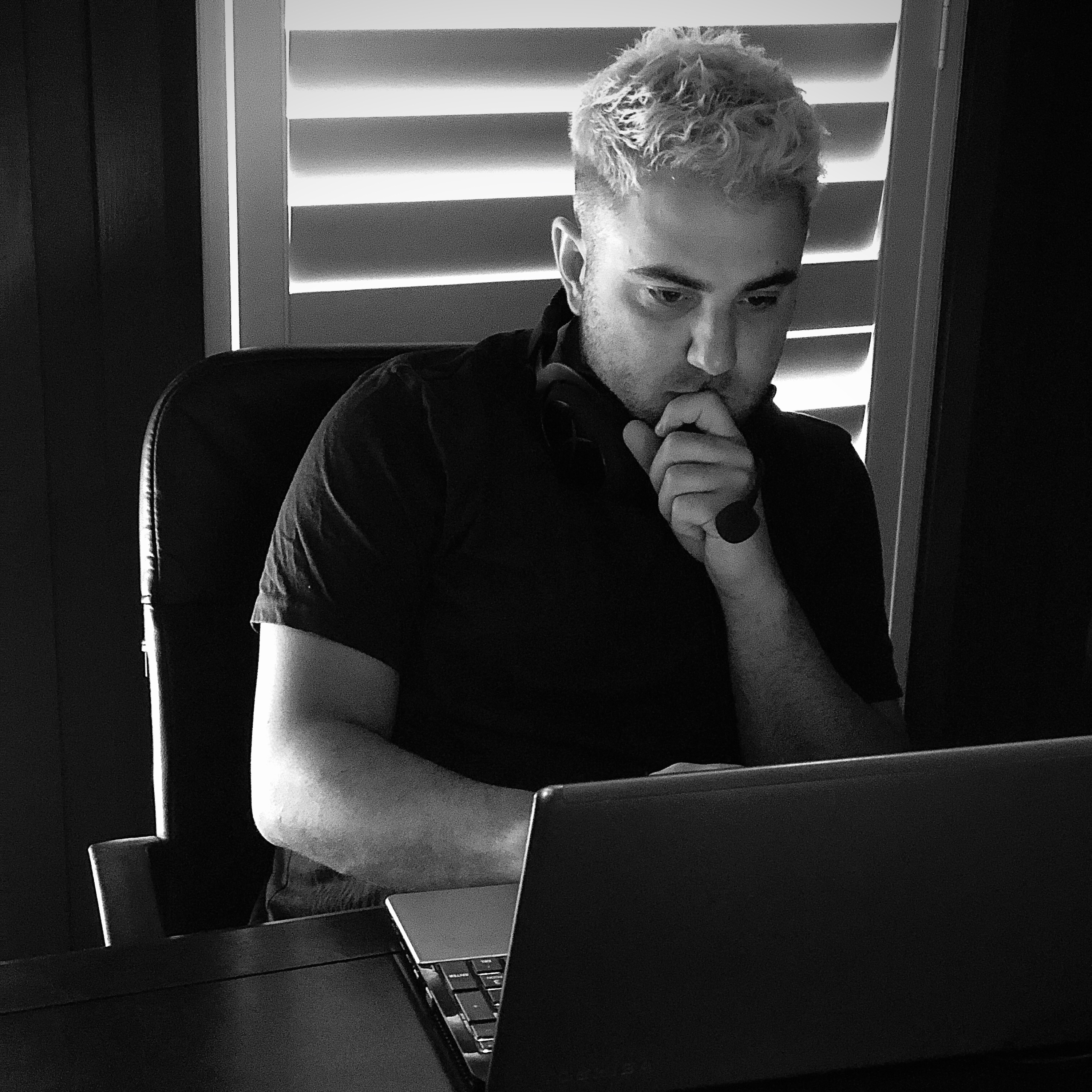 EPISODE 0 - WHY.ENTREPRENEUR with Anthony Tarzia