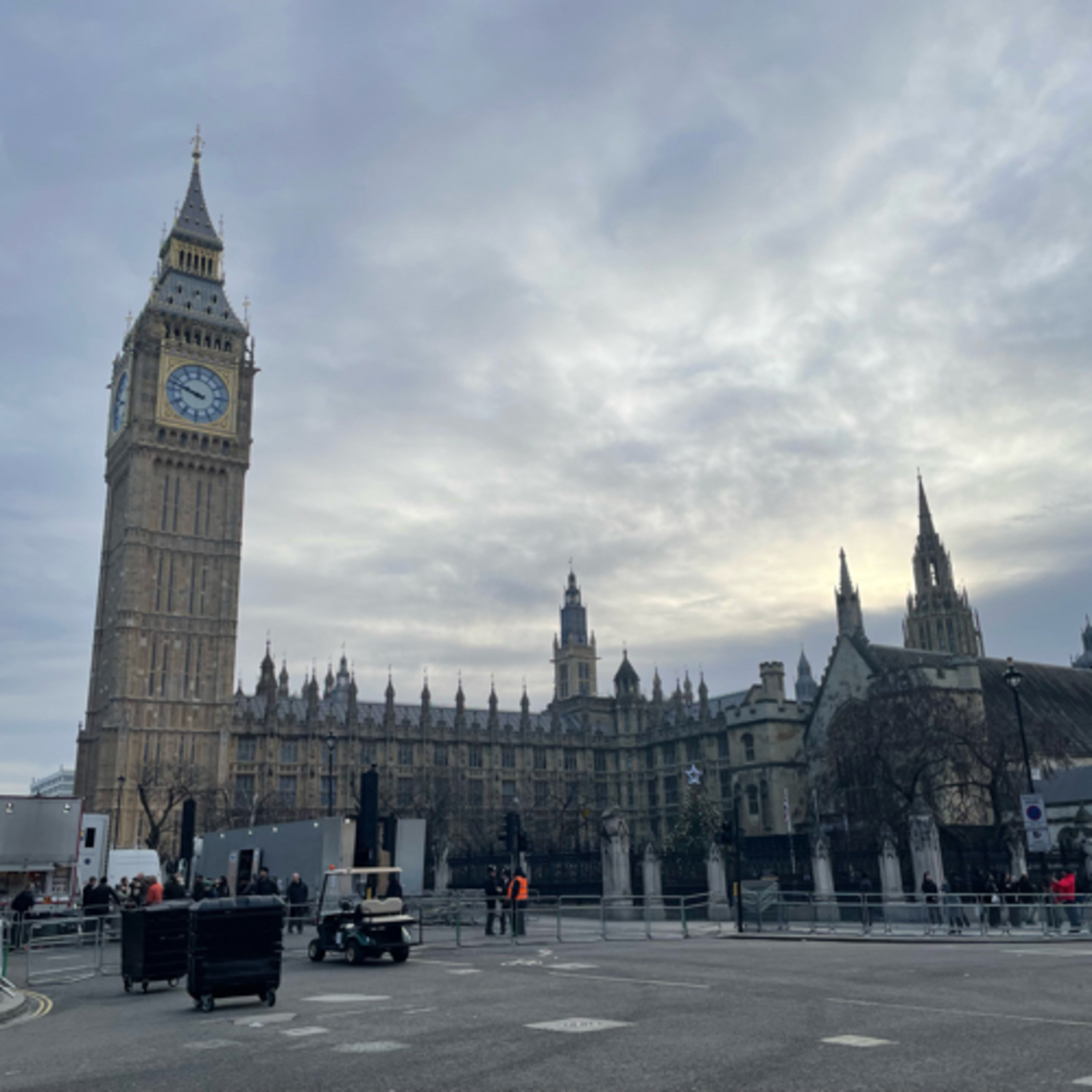 朝の目覚めるラジオ