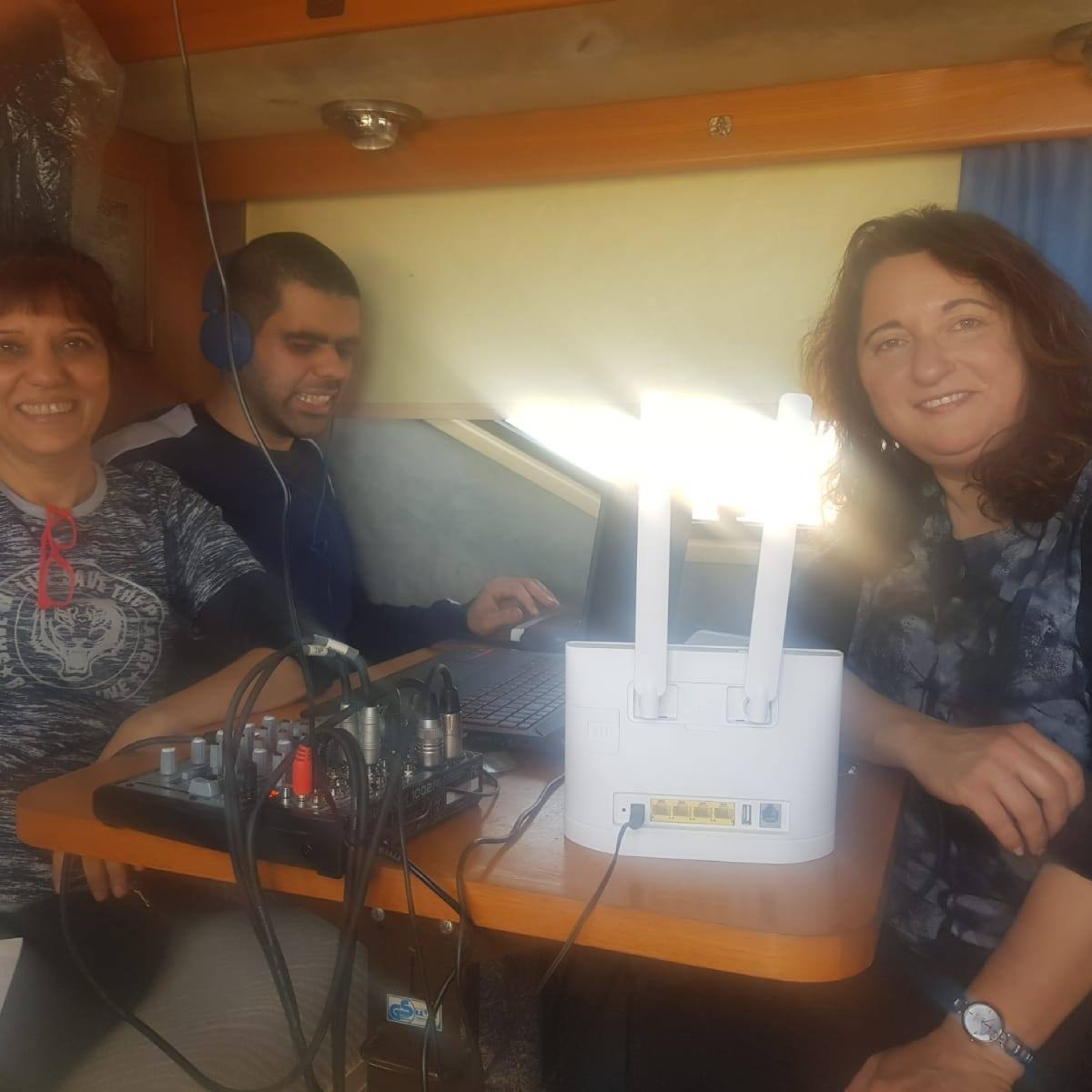 מזל אוזן ושגית רז מזל אוזן מראיינת – רדיו סהר מזל אוזן ושגית רז