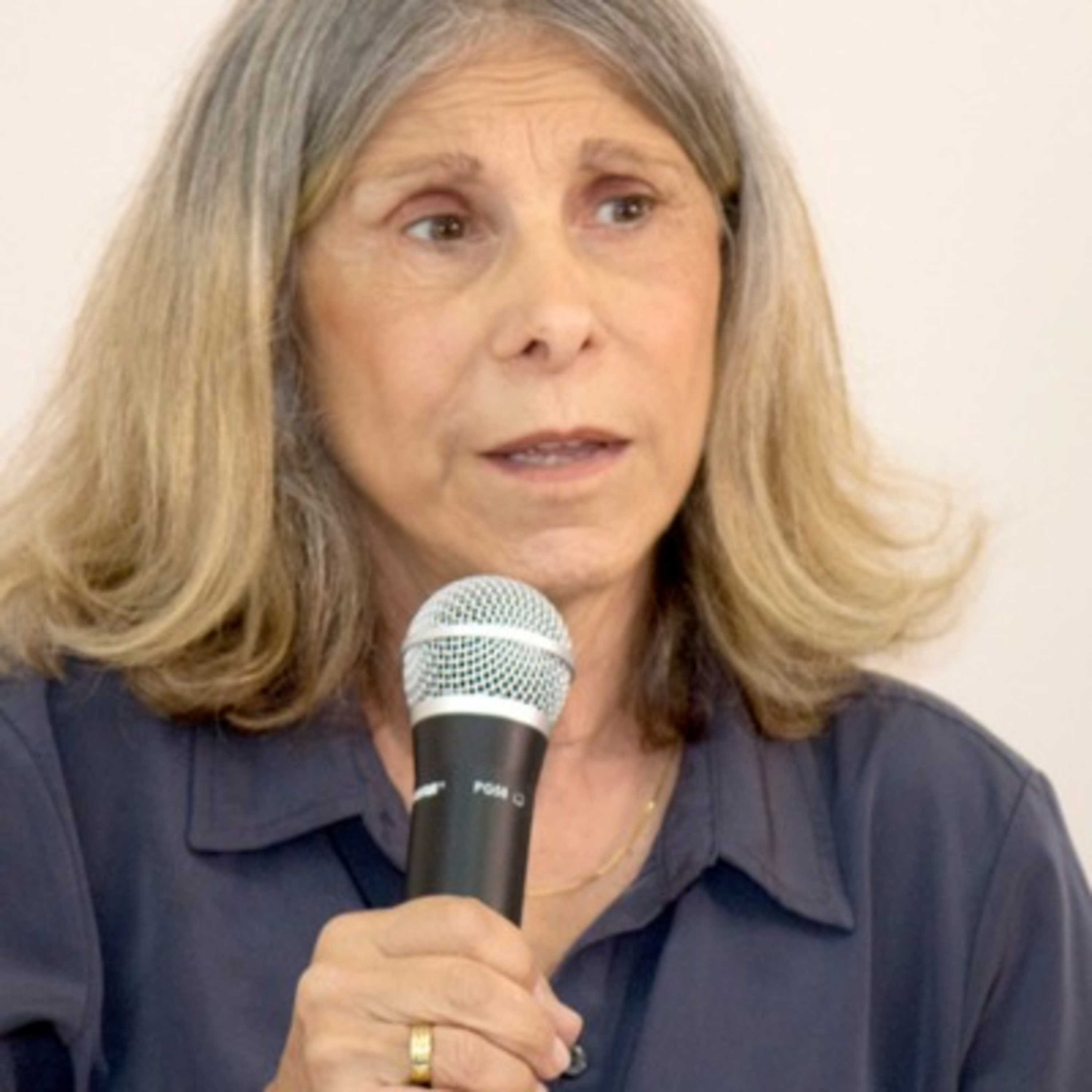 Rádio Caixa Vazada