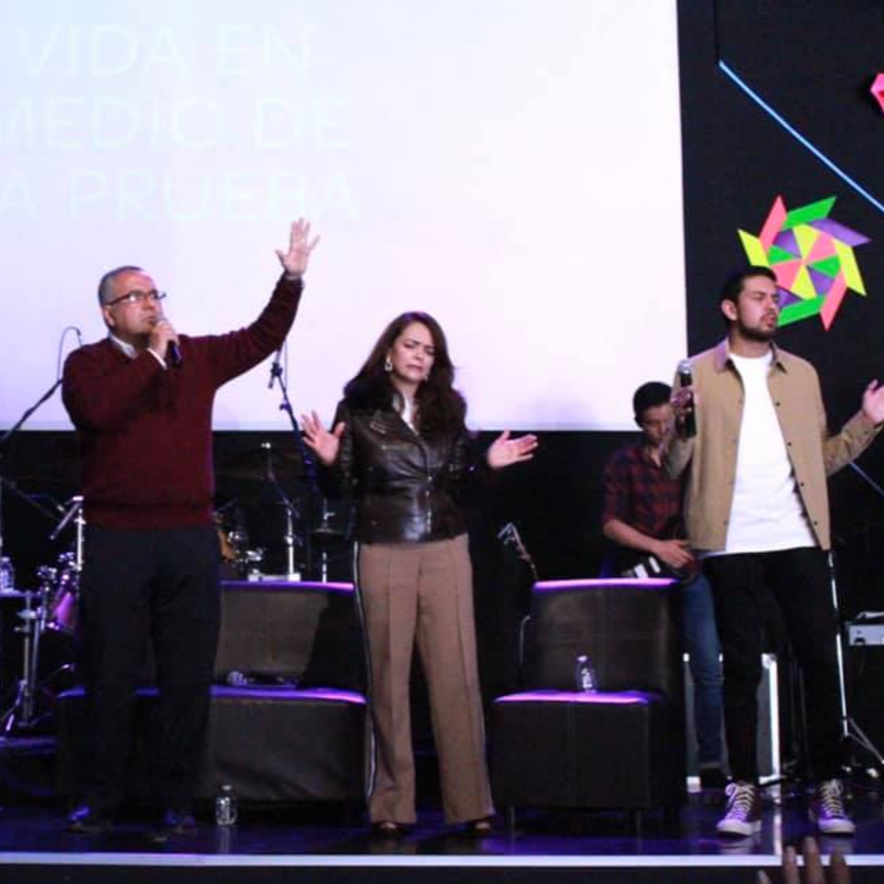 Vida en medio de la prueba (Panel Fam. Salgado) episode artwork