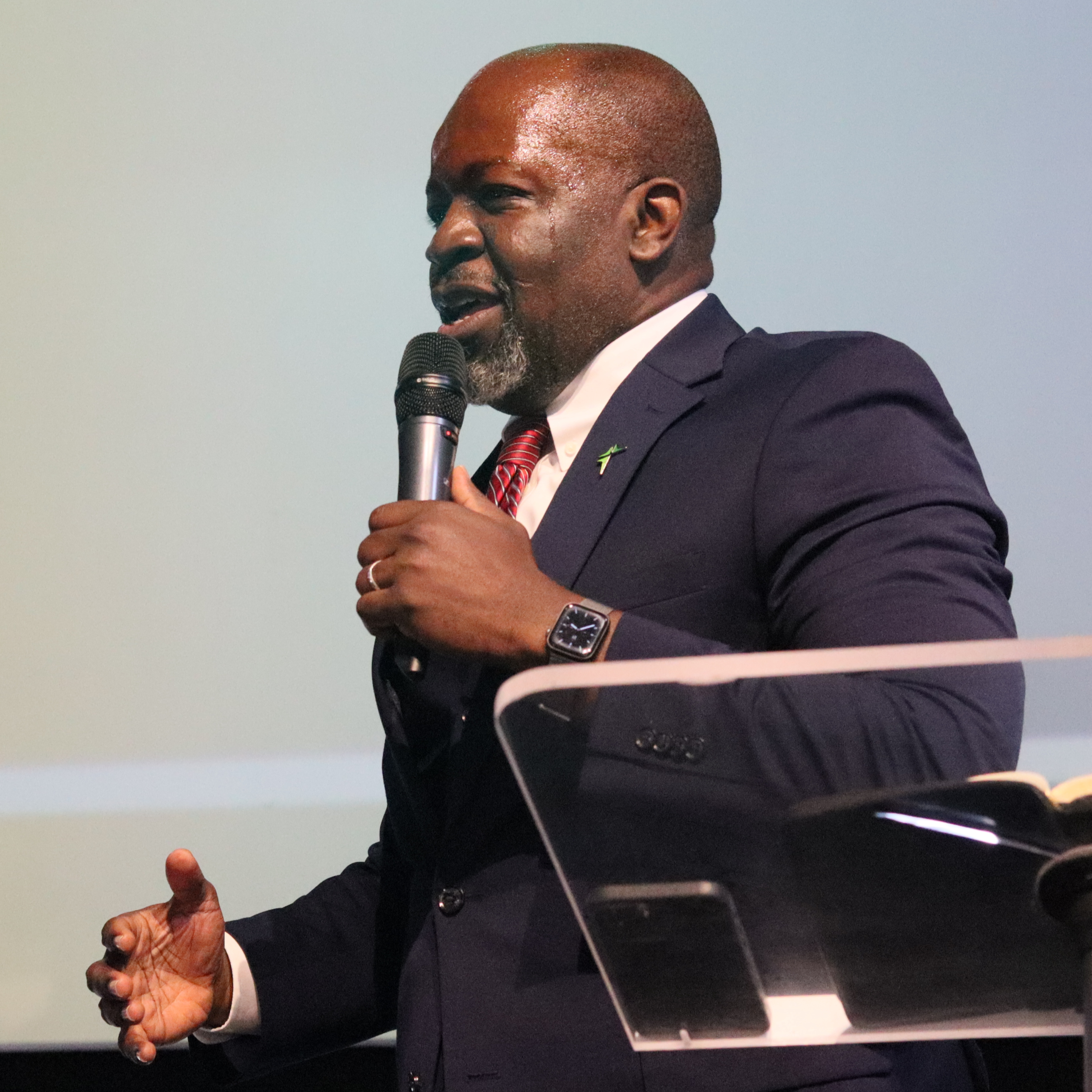 Patrice Tsague en Intro Iglesia