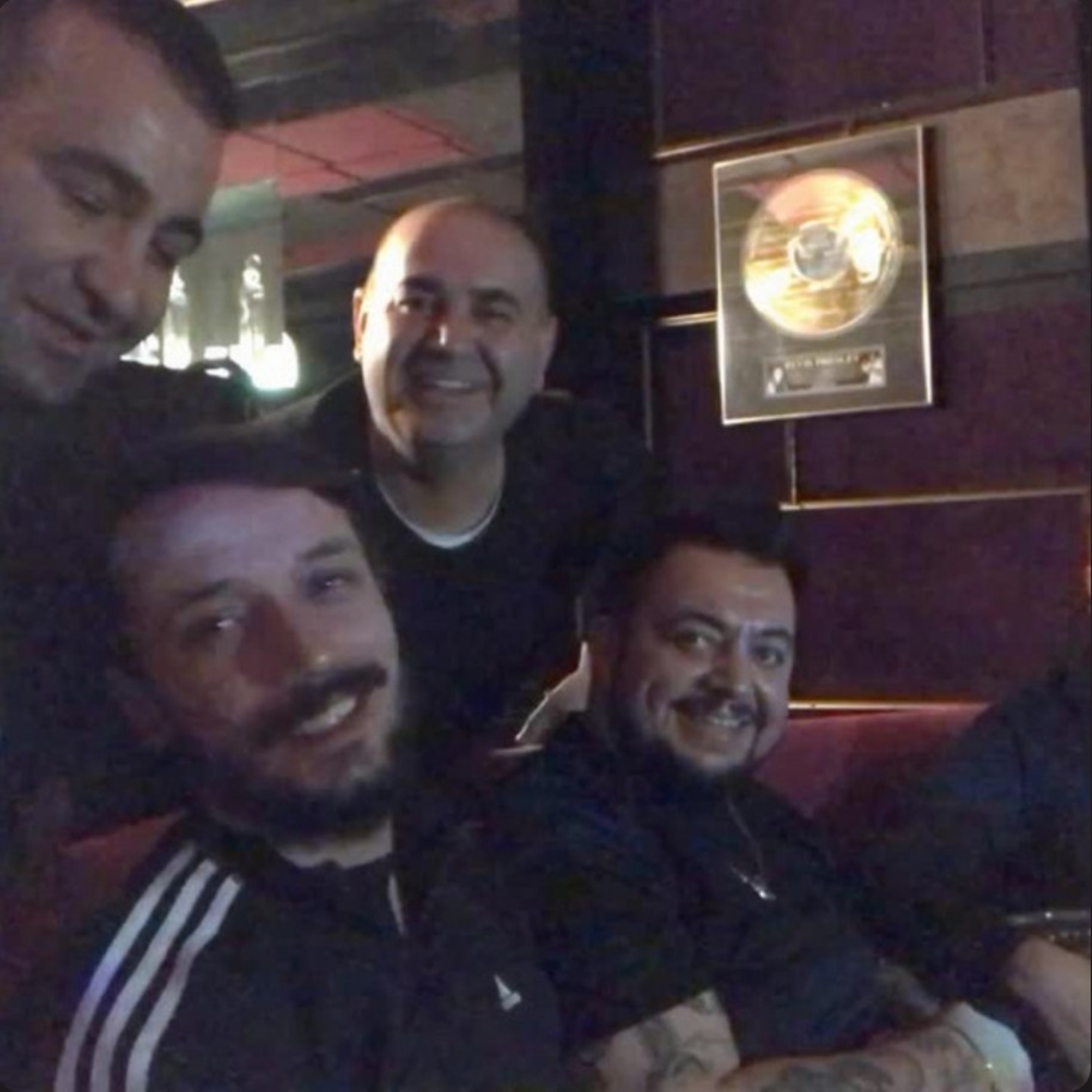 Hüseyin Kağıt, Şafak Sezer, Serkan Nişancı - Sen Aklımdayken Ben Var Ya, Karagözlüm Ölesim Var