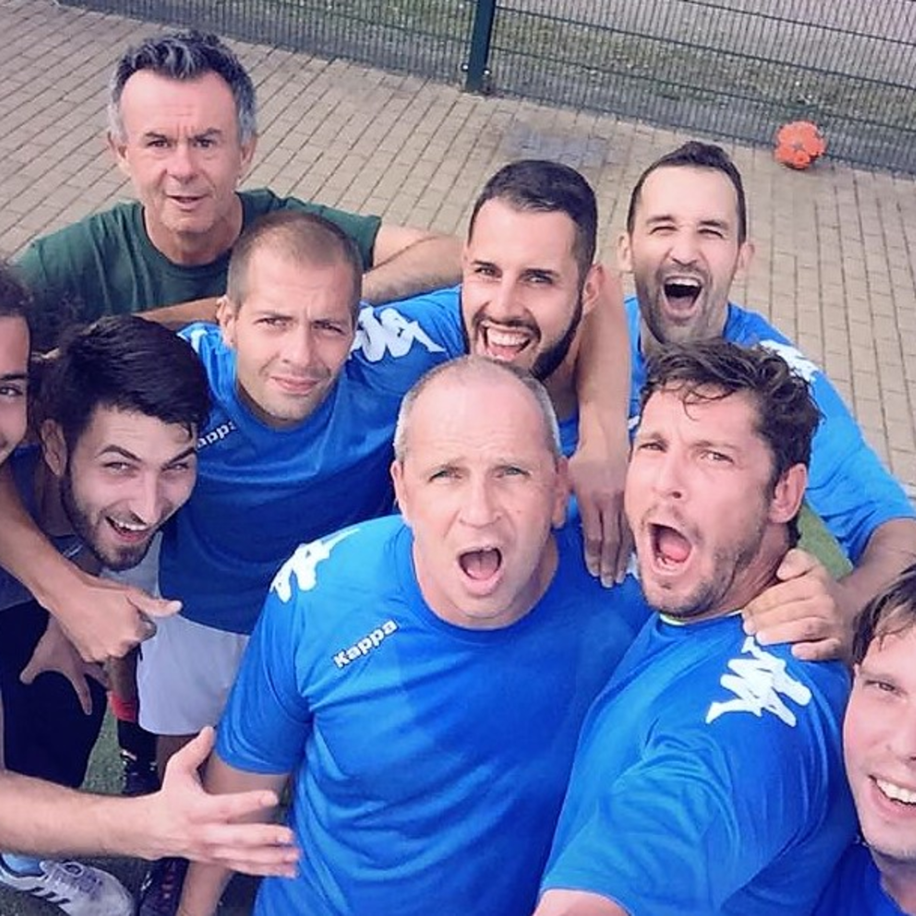 Kapocs Ifjúságsegítő Magazin