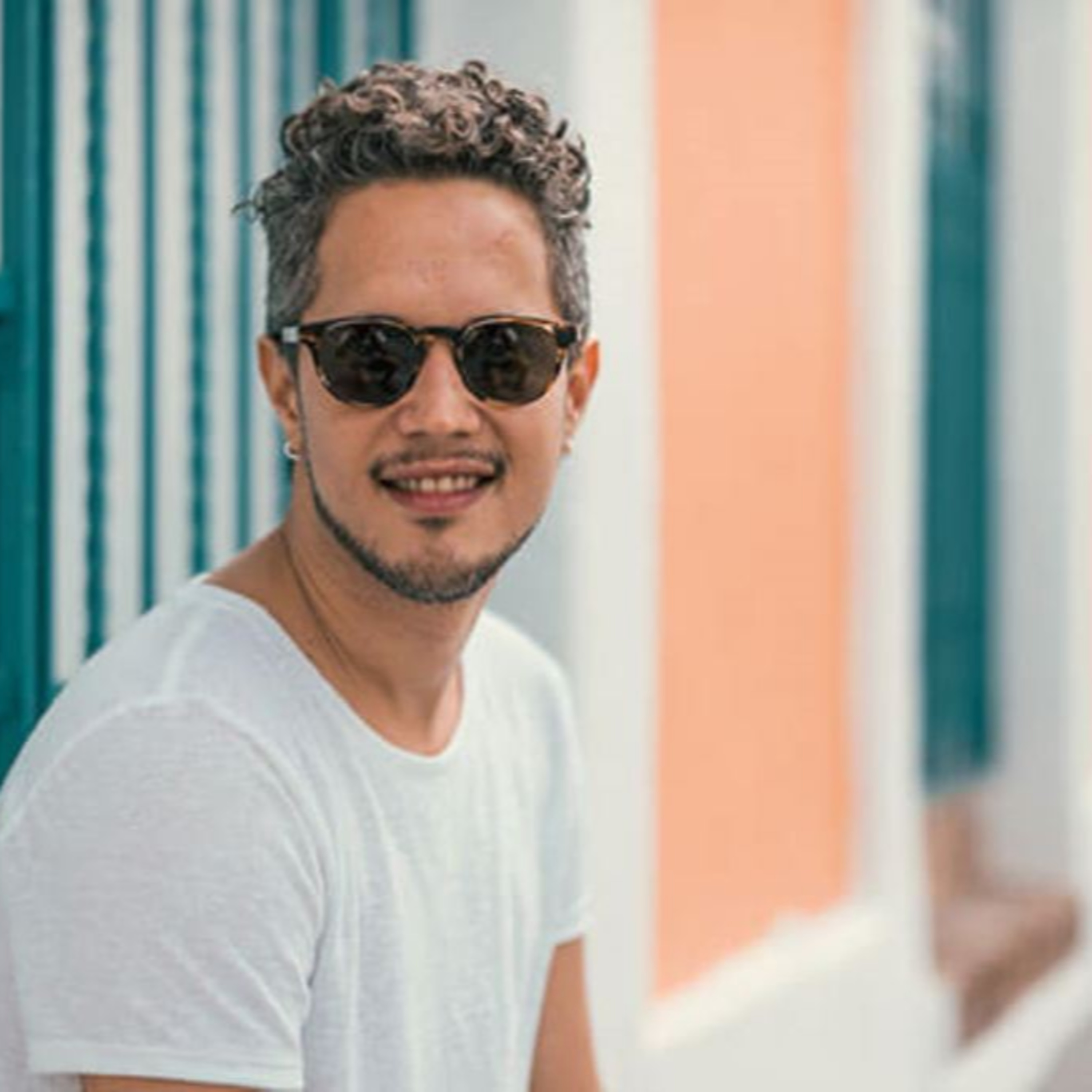Vicente Garcia se arriesga con nuevo estilo musical episode artwork