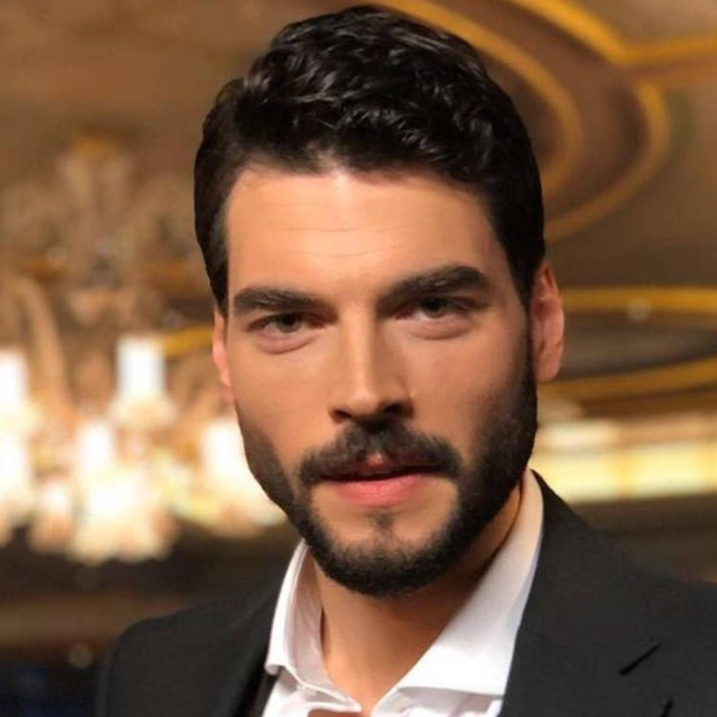 Akın Akınözü! Exclusive LIVE interview Hercai: Love and Vengance ! Entrevista exclusiva episode artwork