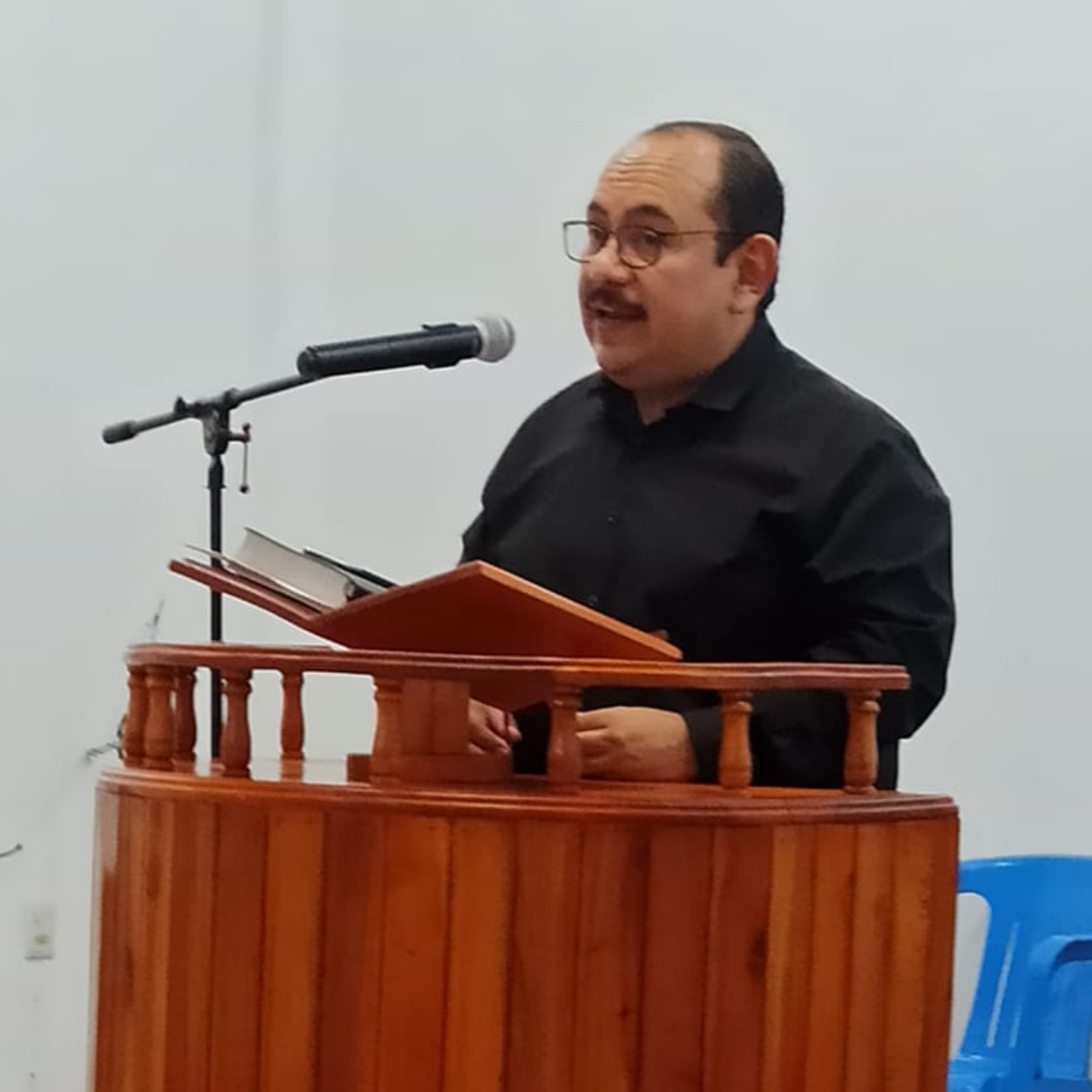 Pastor Enoc Ravizé