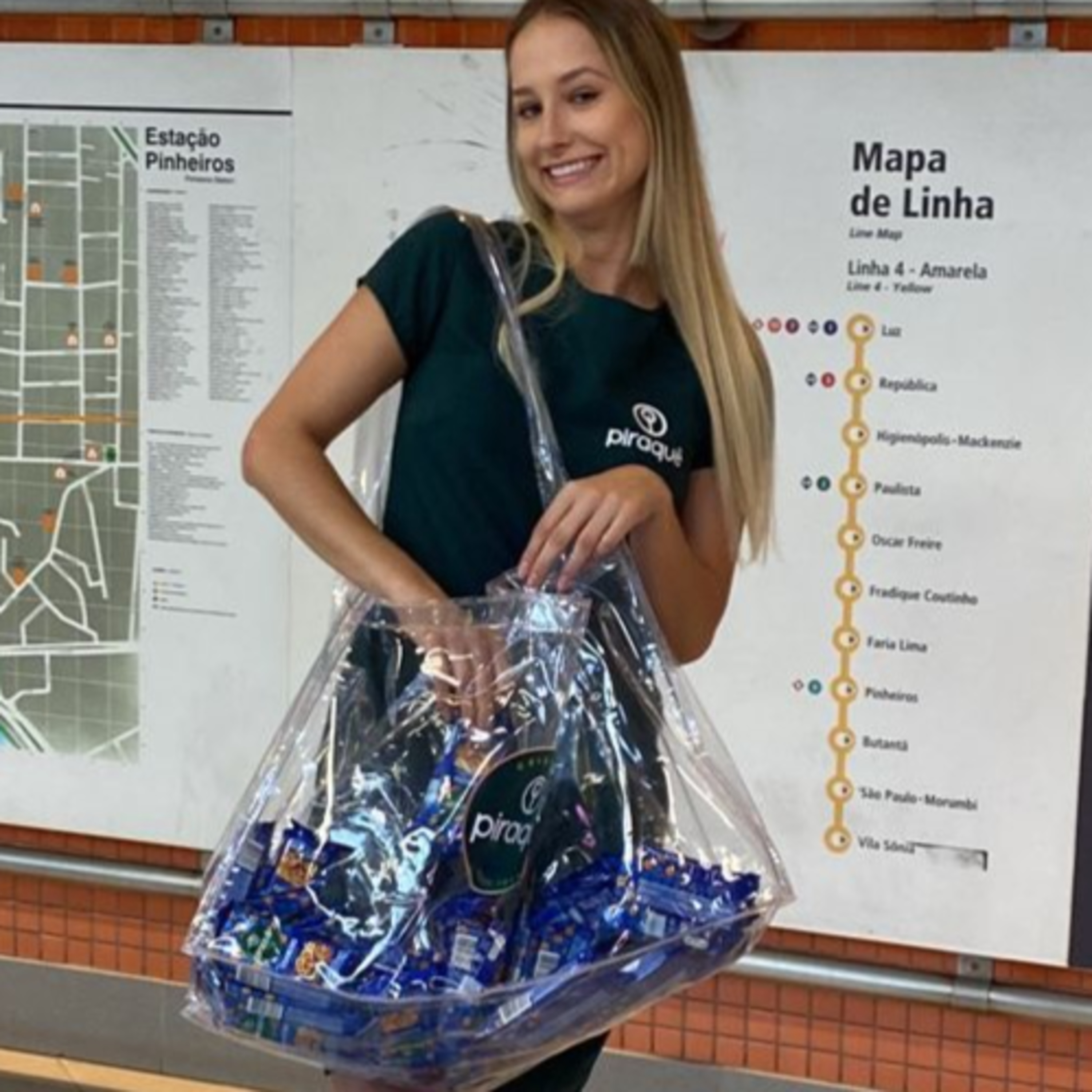 Piraquê distributes Cookies with real chocolate chips at subway stations in São Paulo episode artwork