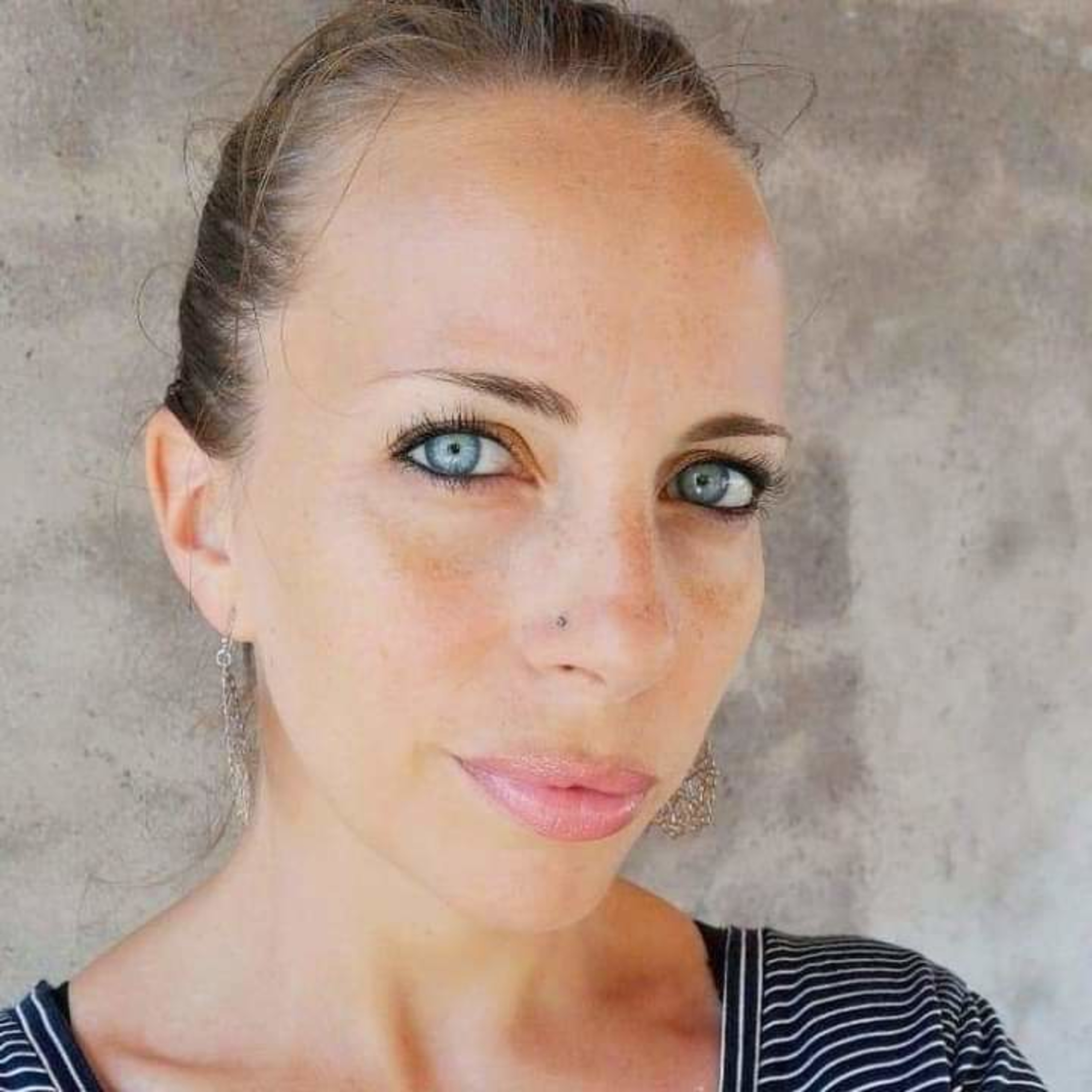 Réhumanisation d'une humaine atypique et coach de vie en self-love.