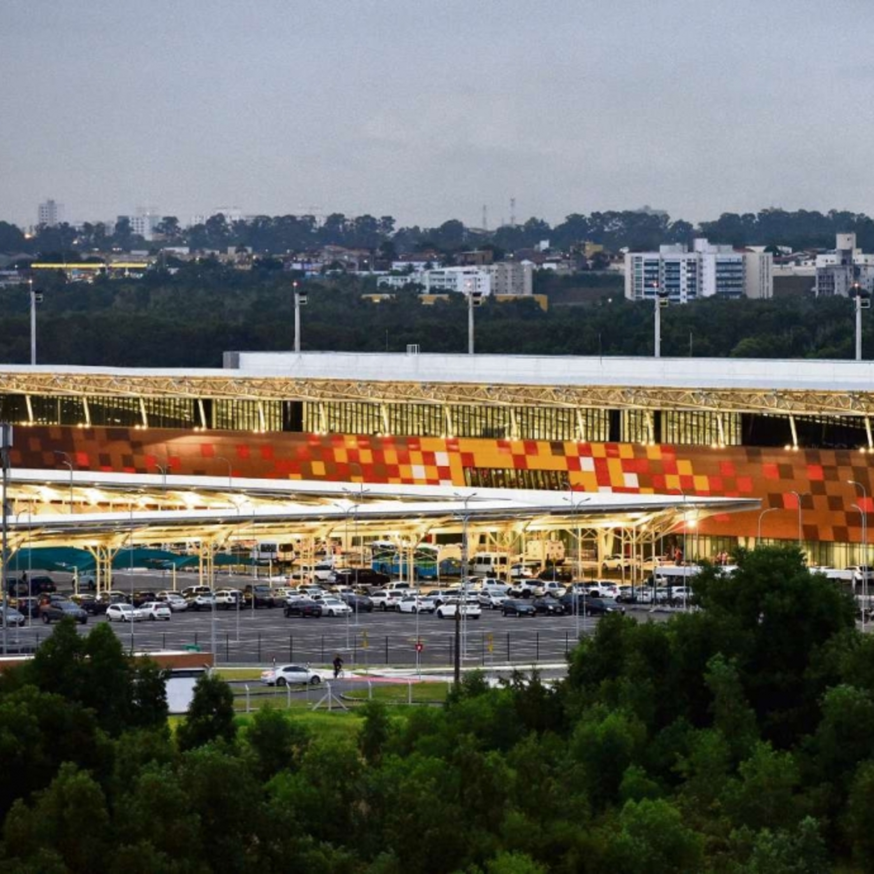 Com poucos passageiros, lojas de aeroportos reclamam de aluguel episode artwork