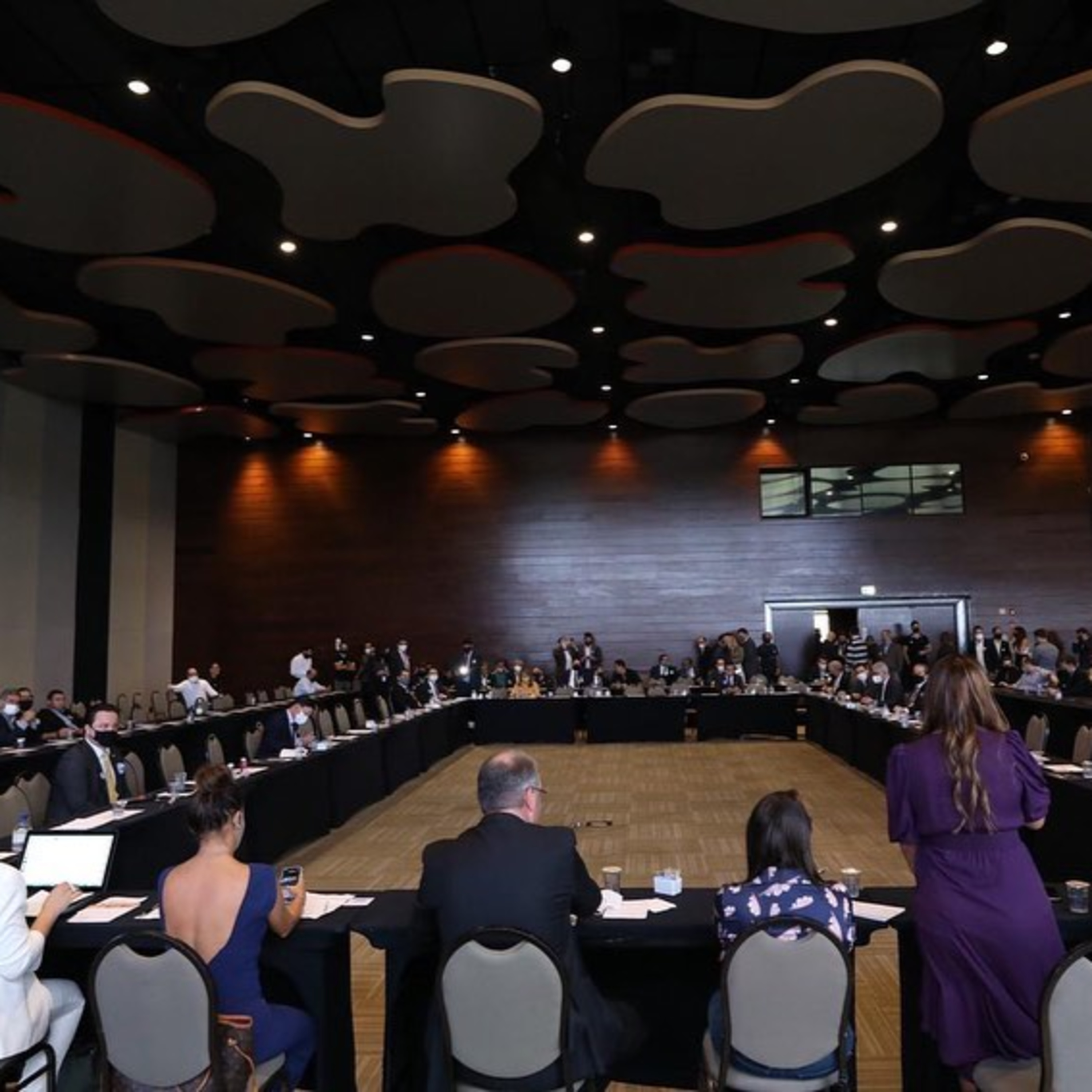 Setor de eventos aguarda aprovação de projeto para superar crise episode artwork