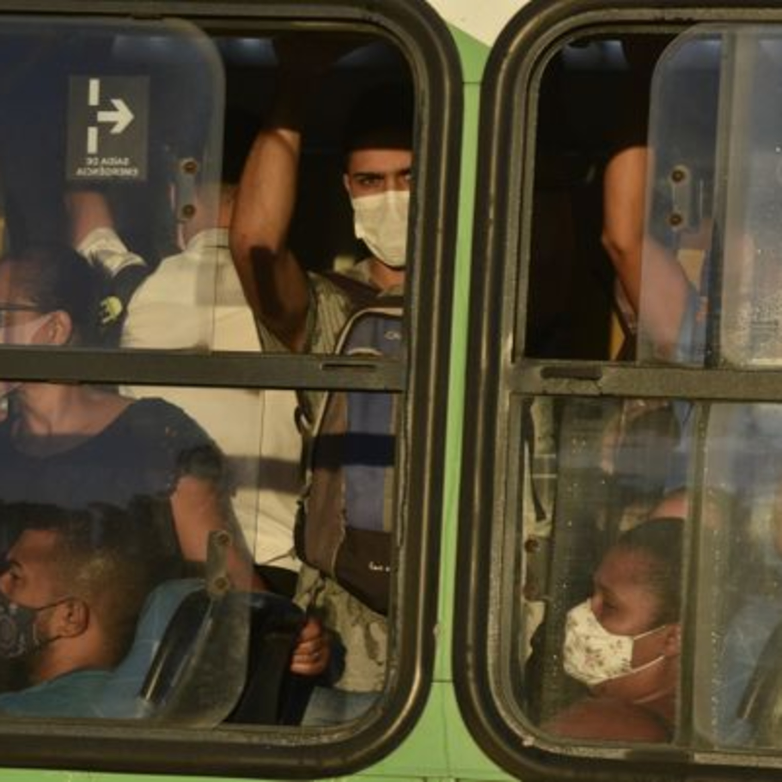 Estudo aponta maior risco de contaminação pelo coronavírus em terminais de ônibus episode artwork