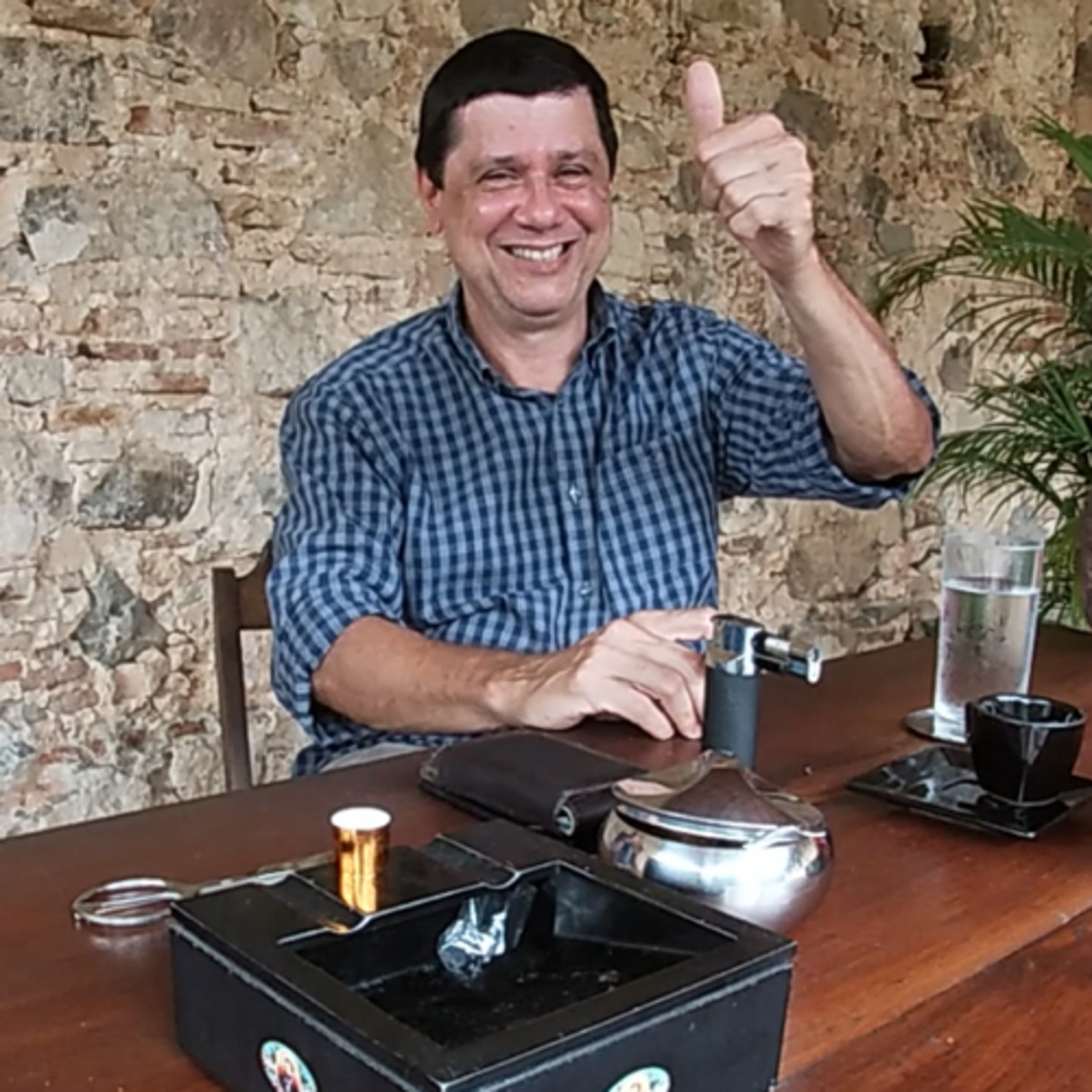 Charutos And Roll - CanalCast