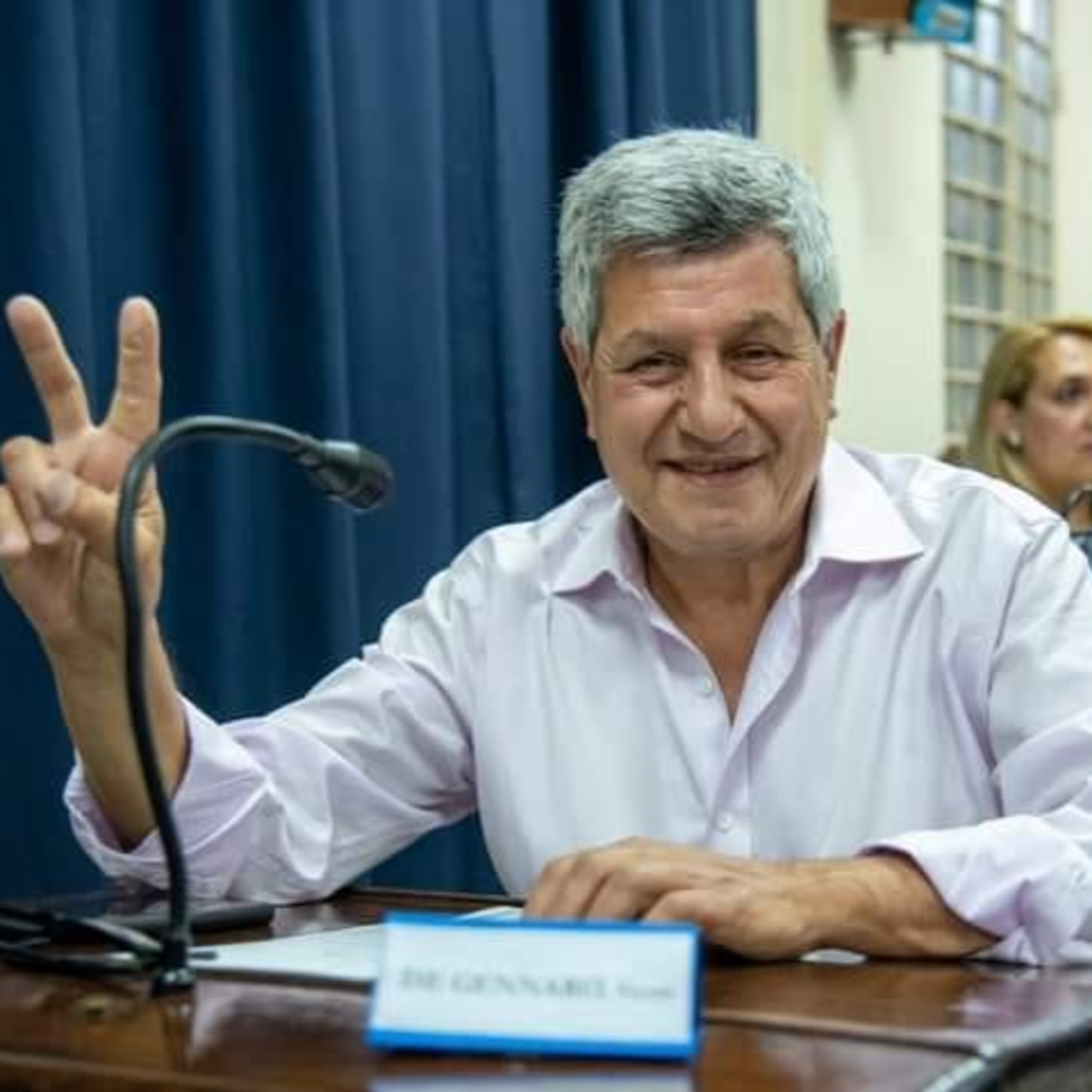 Víctor De Gennaro: "Tenemos que trasladar el concejo a los barrios". episode artwork