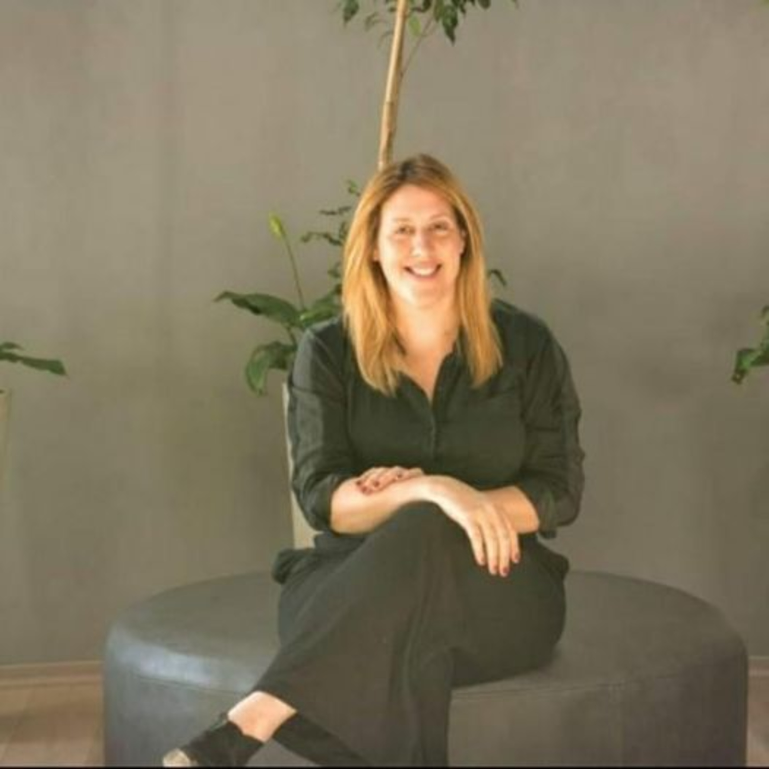 Nadia Delelisi: "Buscamos recuperar la historia y las dimensiones culturales de los clubes de Bahia Blanca". episode artwork