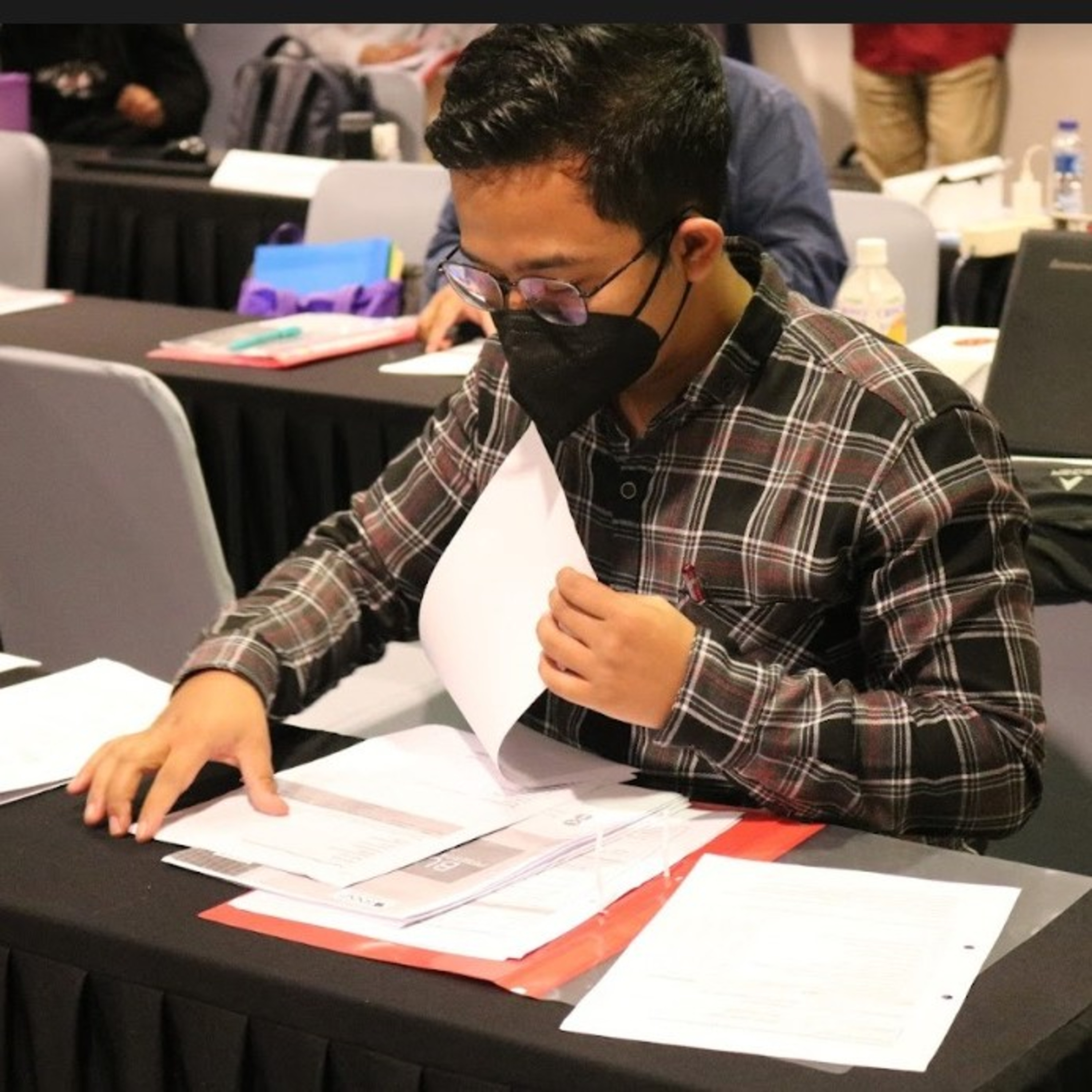 Profesional dalam bekerja  episode artwork