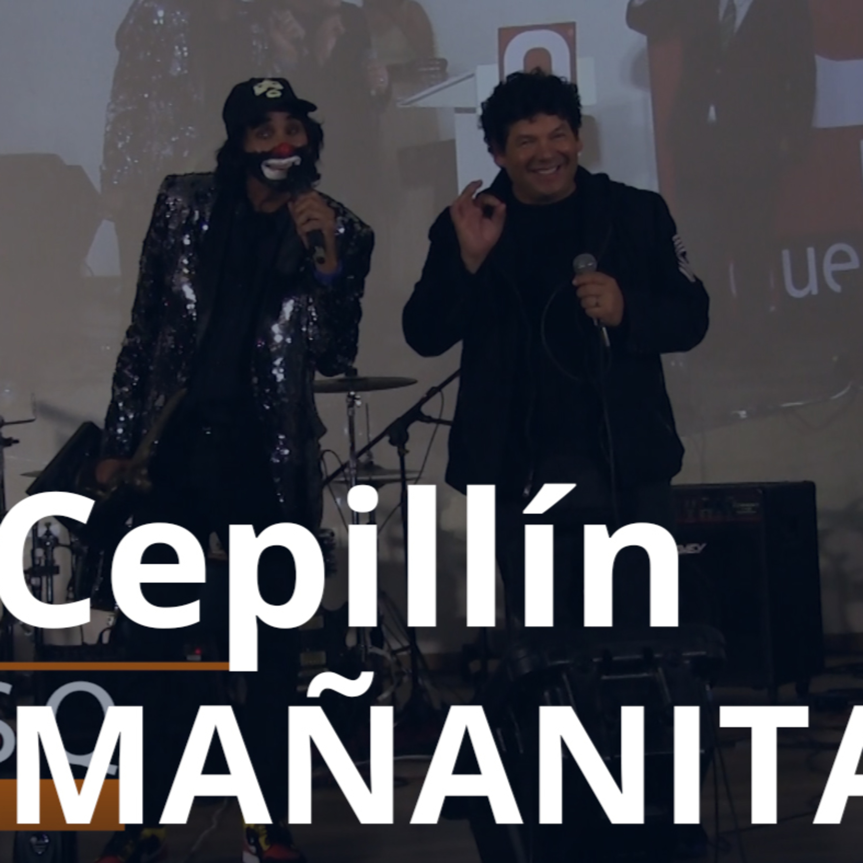 Cepillín canta las Mañanitas en los Premios de la Revista Q