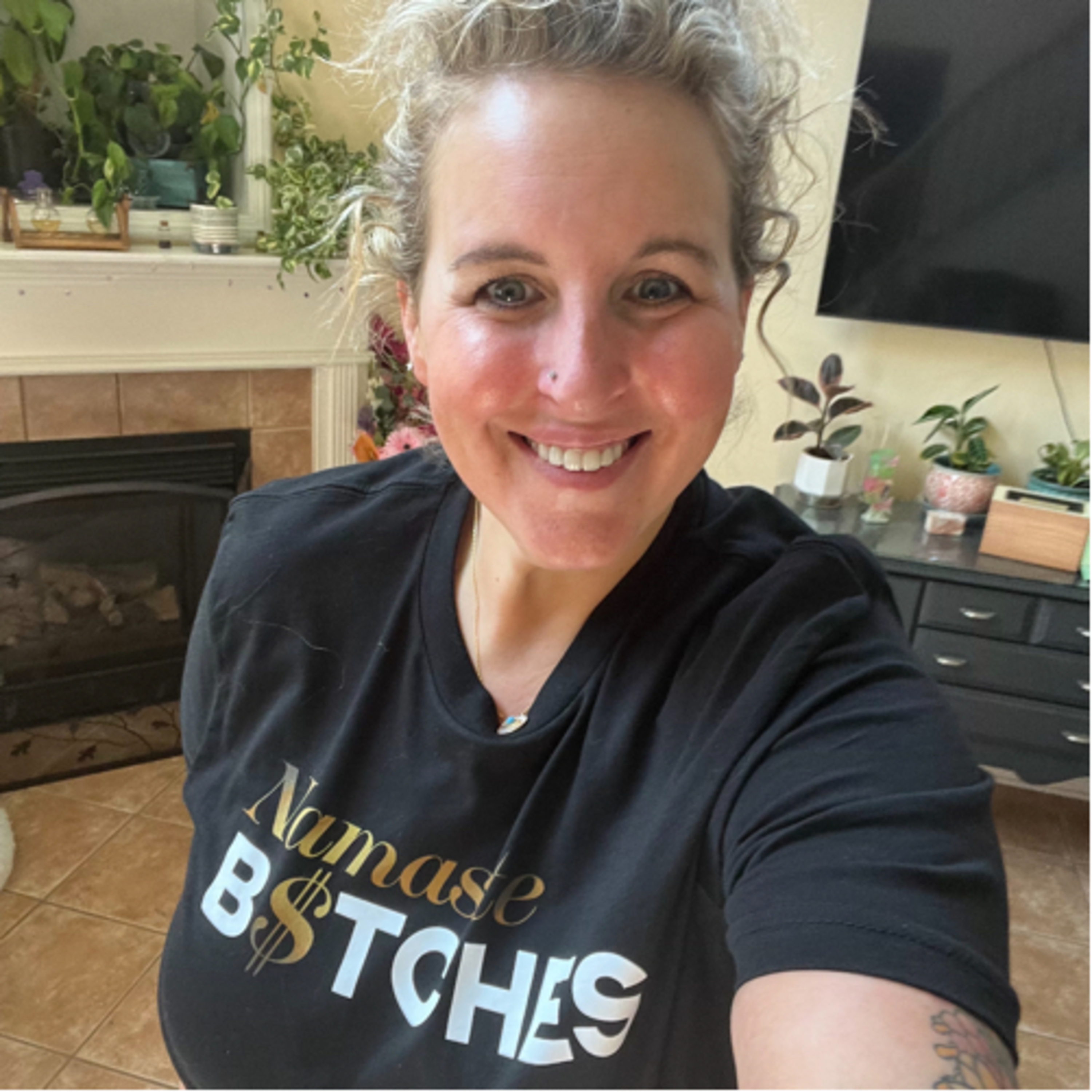 Housewives 411 & Reality TV Headlines w/ Lenzi The Housewife Historian