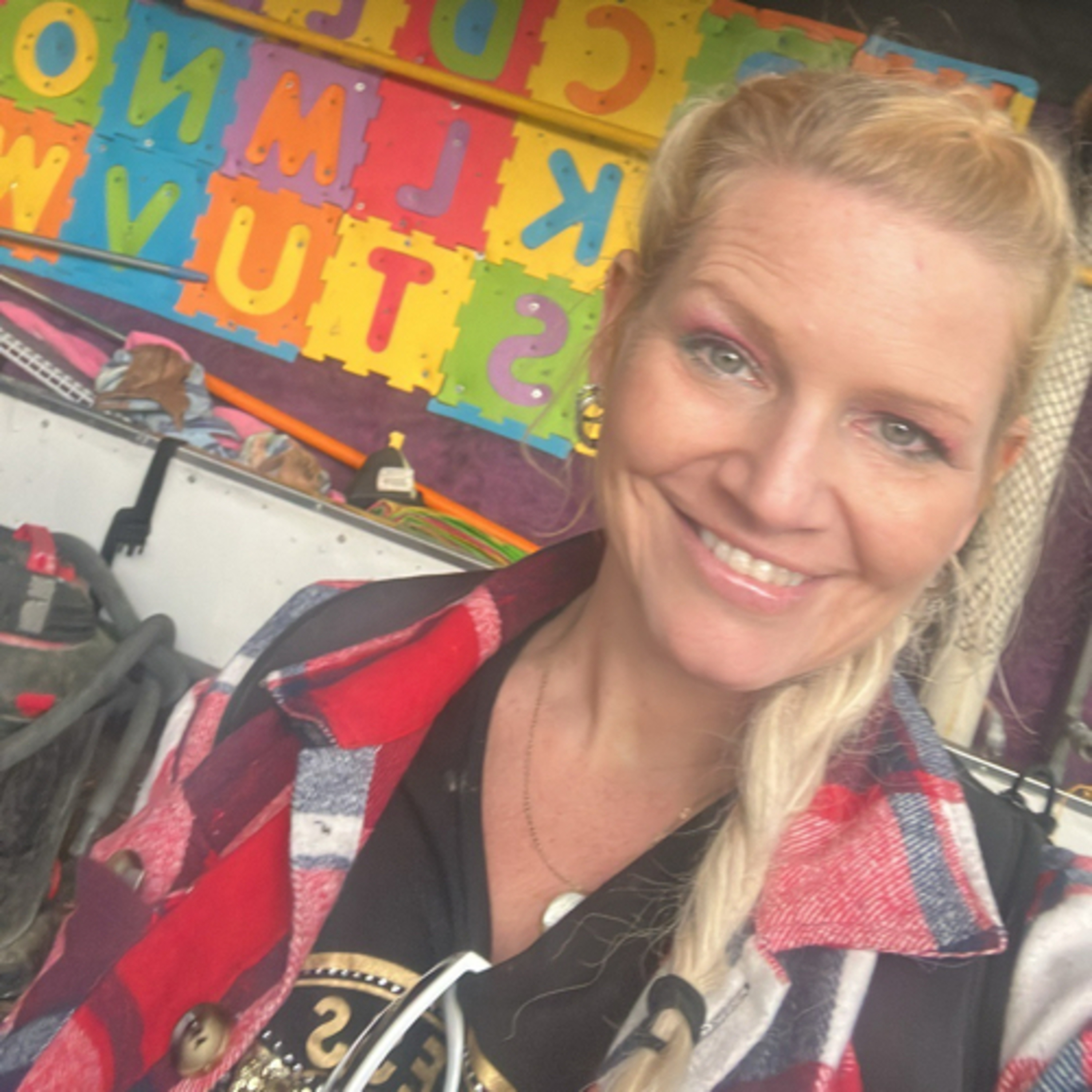 THE VAGINAZ - Raw Sex Talk, Boss Moves, and Zero Shame - Debbie Diaz Runs The Mic