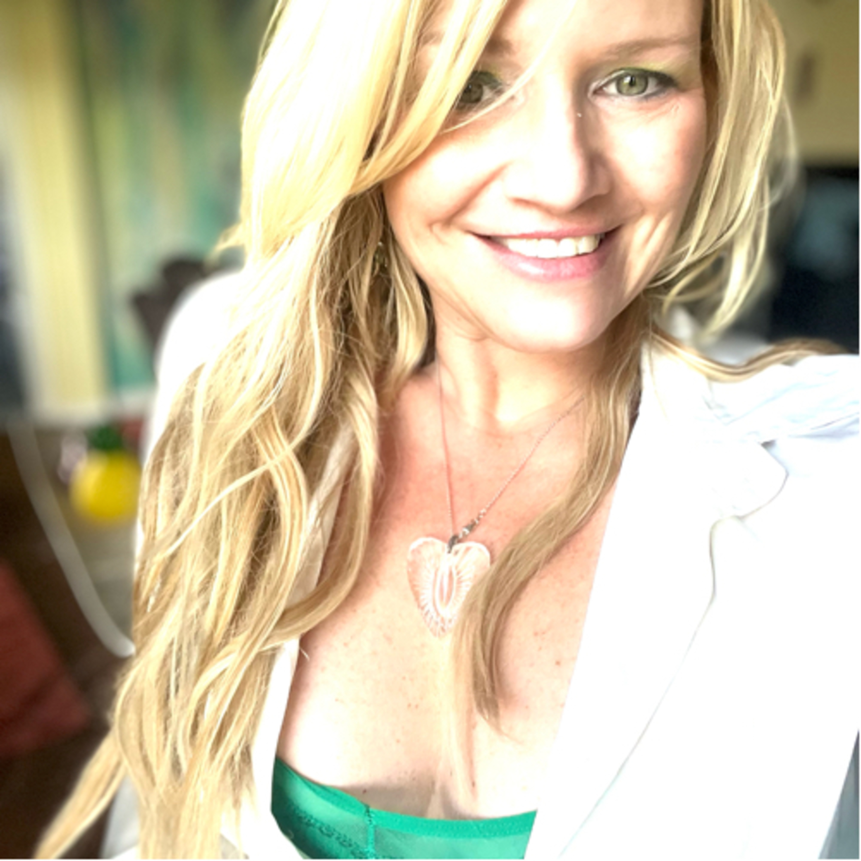 THE VAGINAZ - Raw Sex Talk, Boss Moves, and Zero Shame - Debbie Diaz Runs The Mic