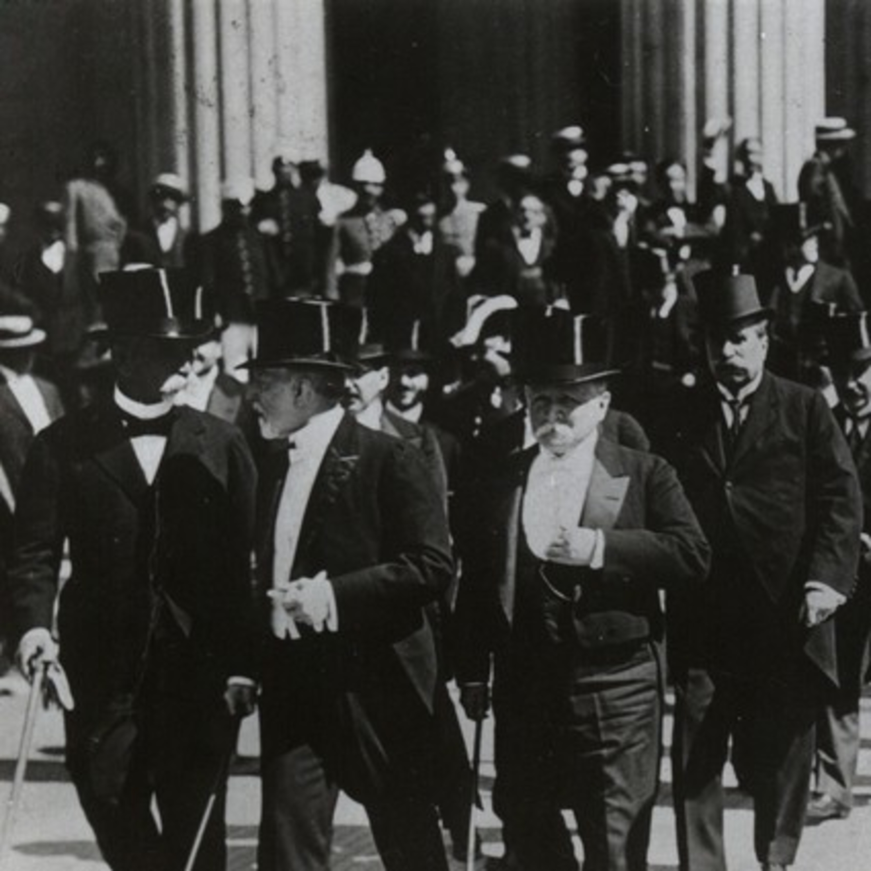 En Chile, hay dos tipos de problemas: los que se solucionan solos y los que no tienen solución