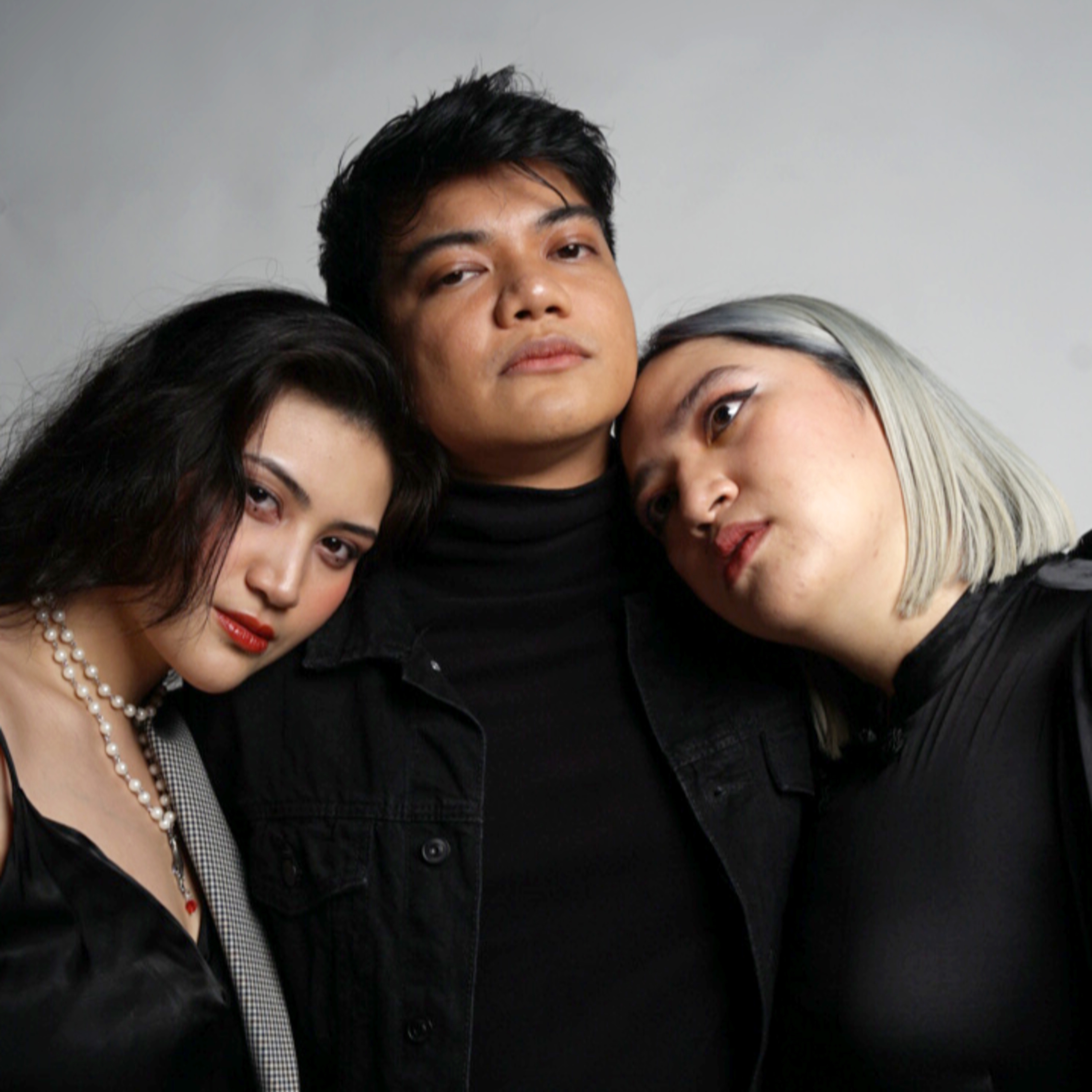 EP70: FASHION w/ Mika & Issabella