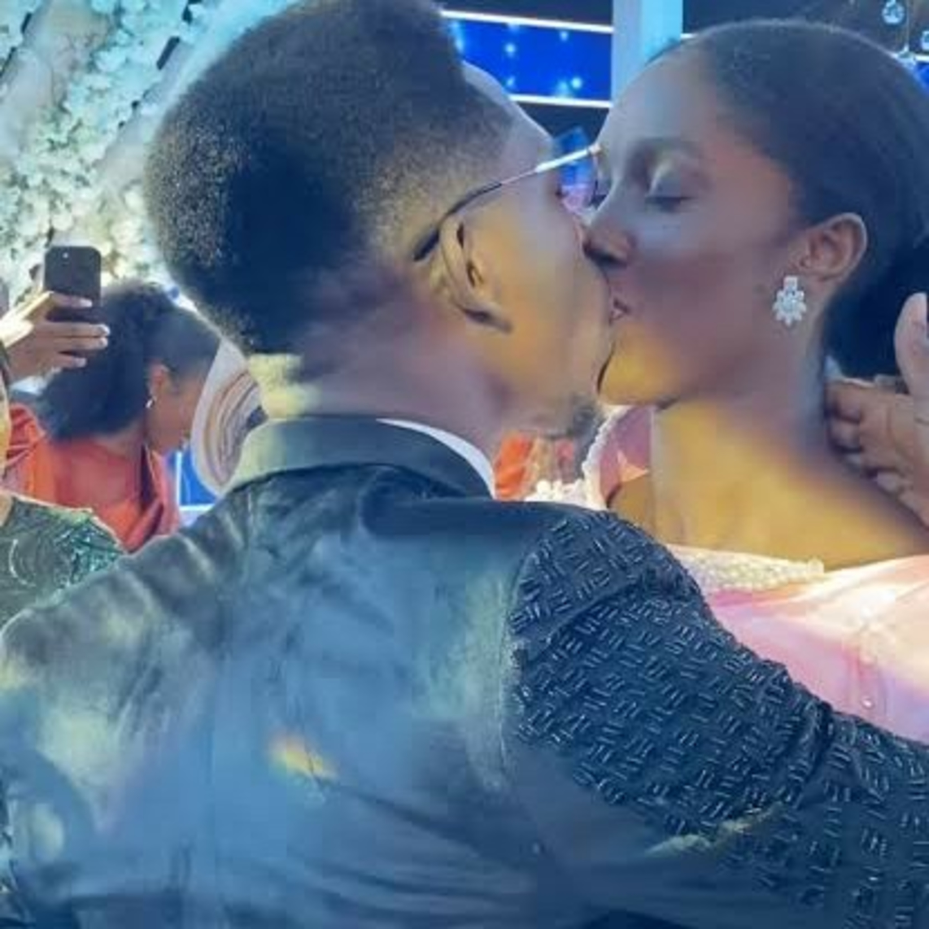 Fans react as Moses Bliss kisses his wife Marie Wiseborn episode artwork