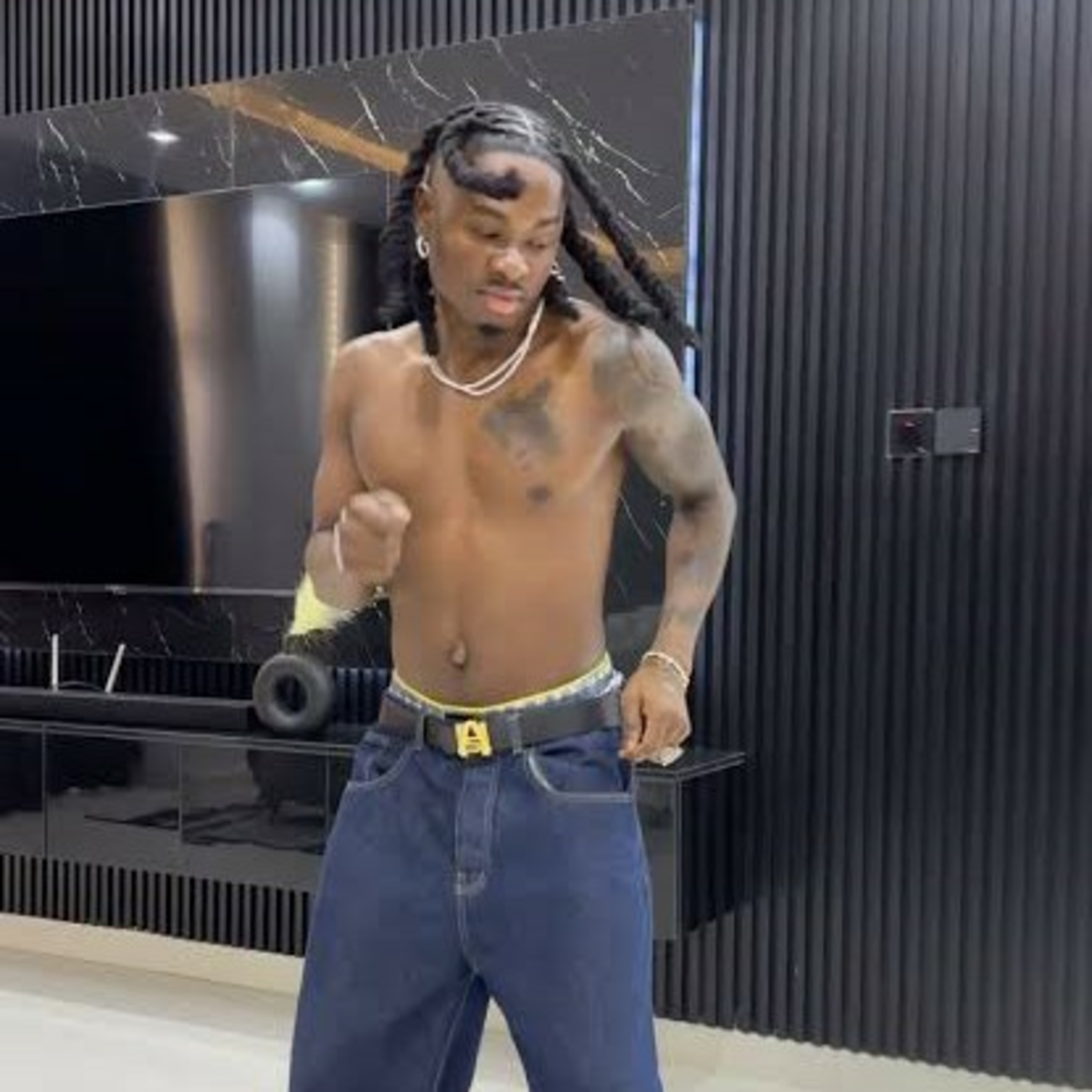 Singer Lil Keah celebrates 30th birthday  episode artwork