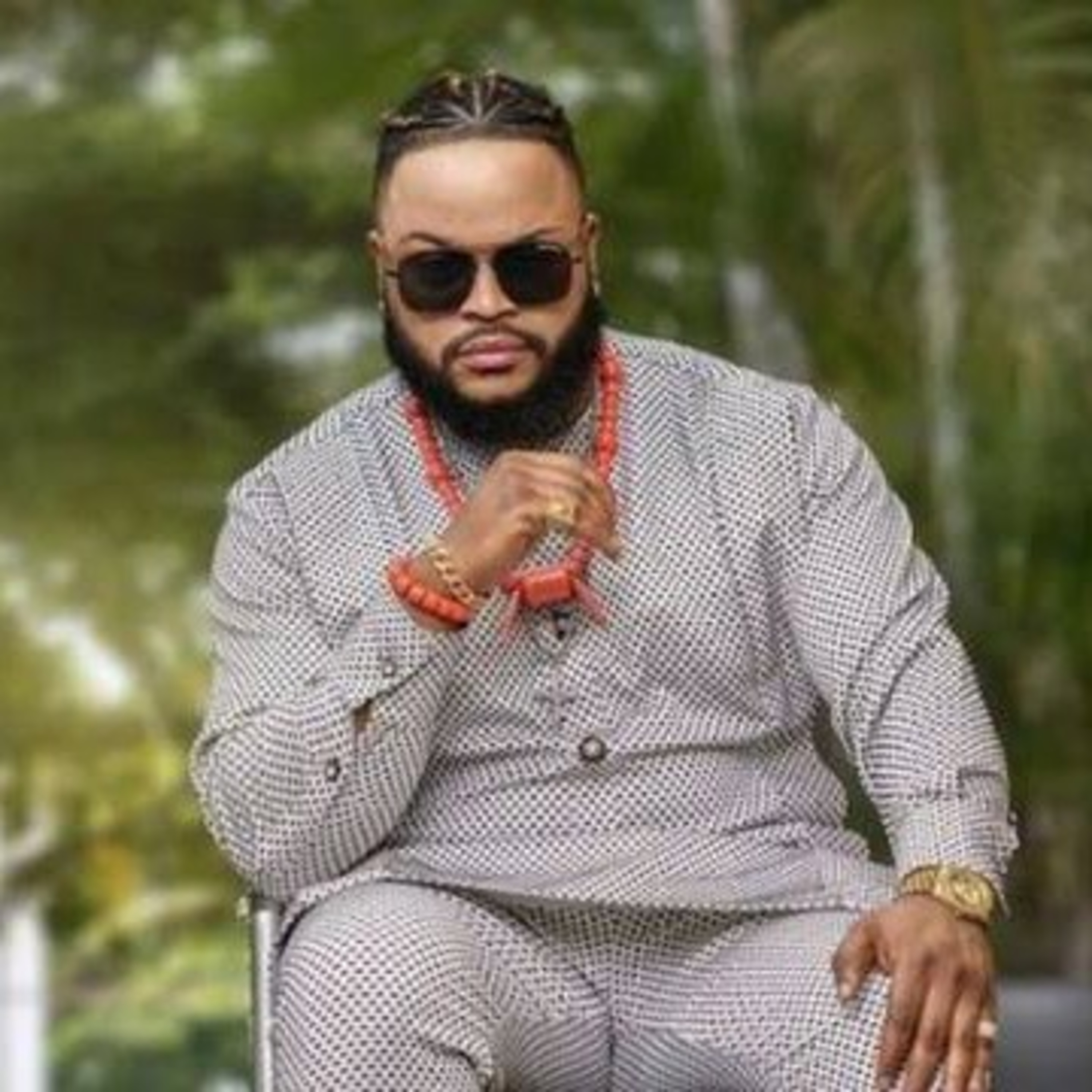 Whitemoney to sue his debtors episode artwork